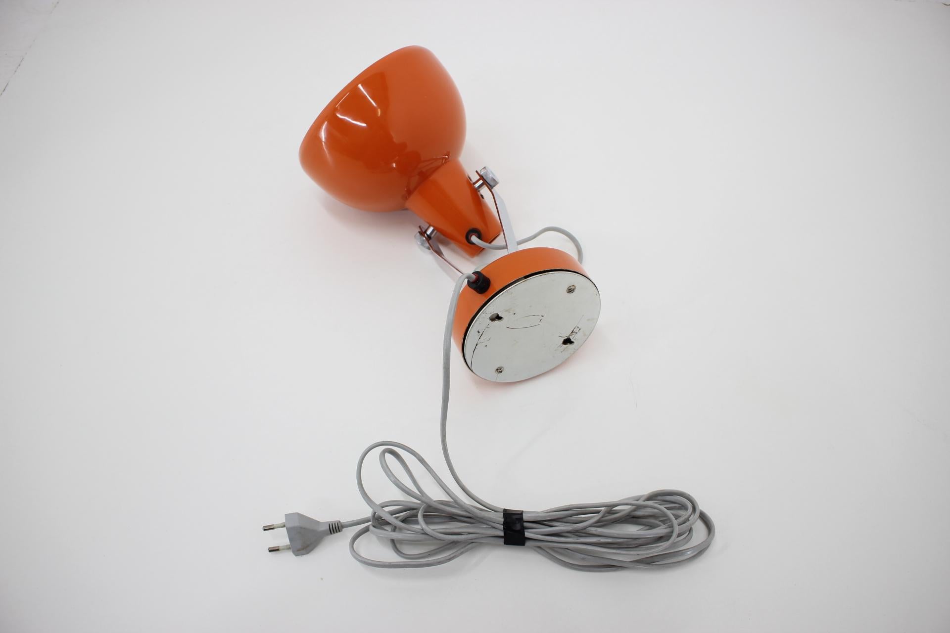 Lámpara de pared naranja de mediados de siglo/Lidokov, años 60 Metal en venta