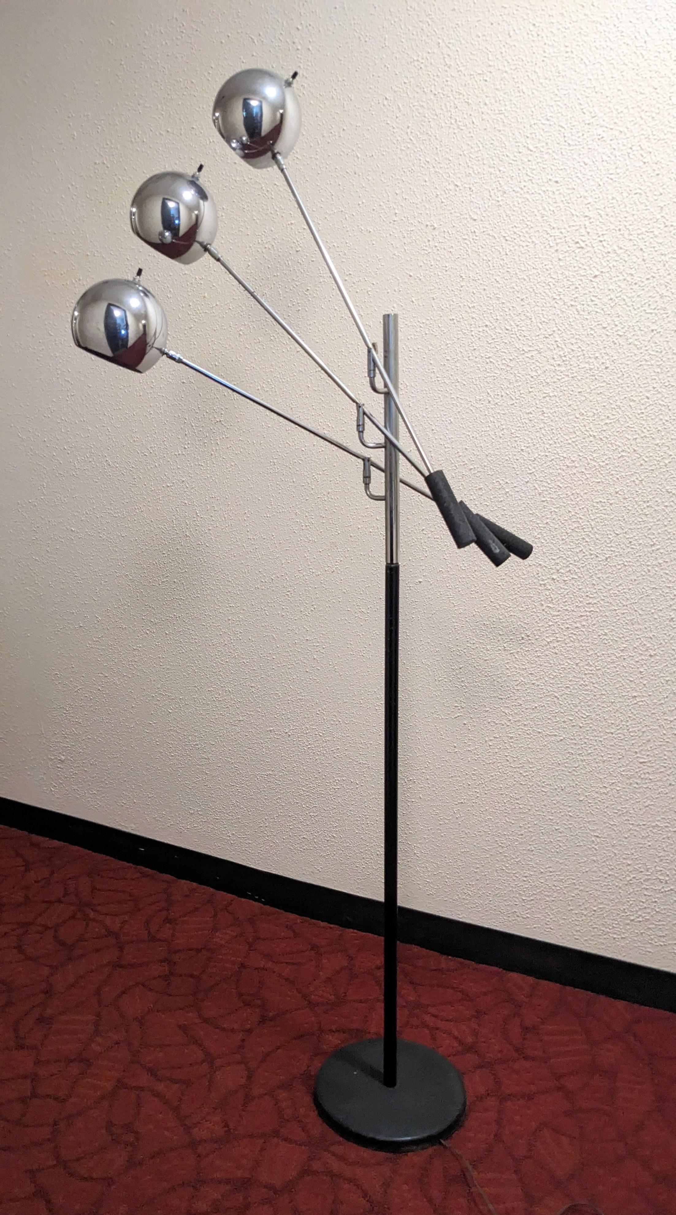 Vintage Chrome and Black Three Arm Floor Lamp, original design by Robert Sonneman with counterweighted lever arms which allows lights to move in various directions. 1970's USA. 

Lever Arms each 36