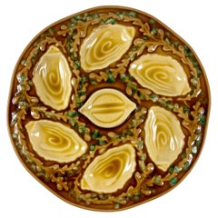 Assiette à huîtres en faïence d'Orfinox française marron chocolat et algues, années 1960