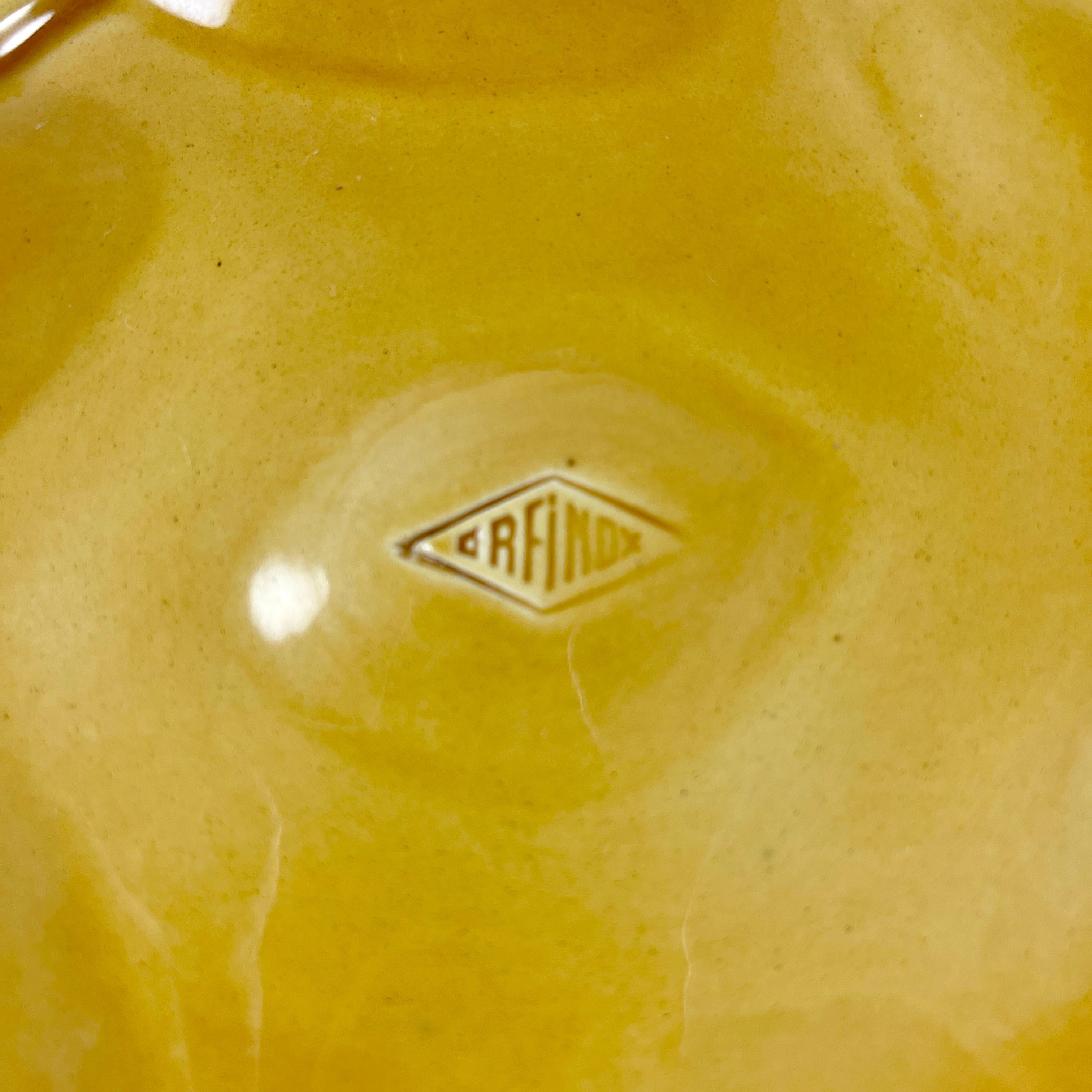 Faïence Assiette à huîtres en faïence d'Orfinox française jaune moutarde et algues, années 1960 en vente