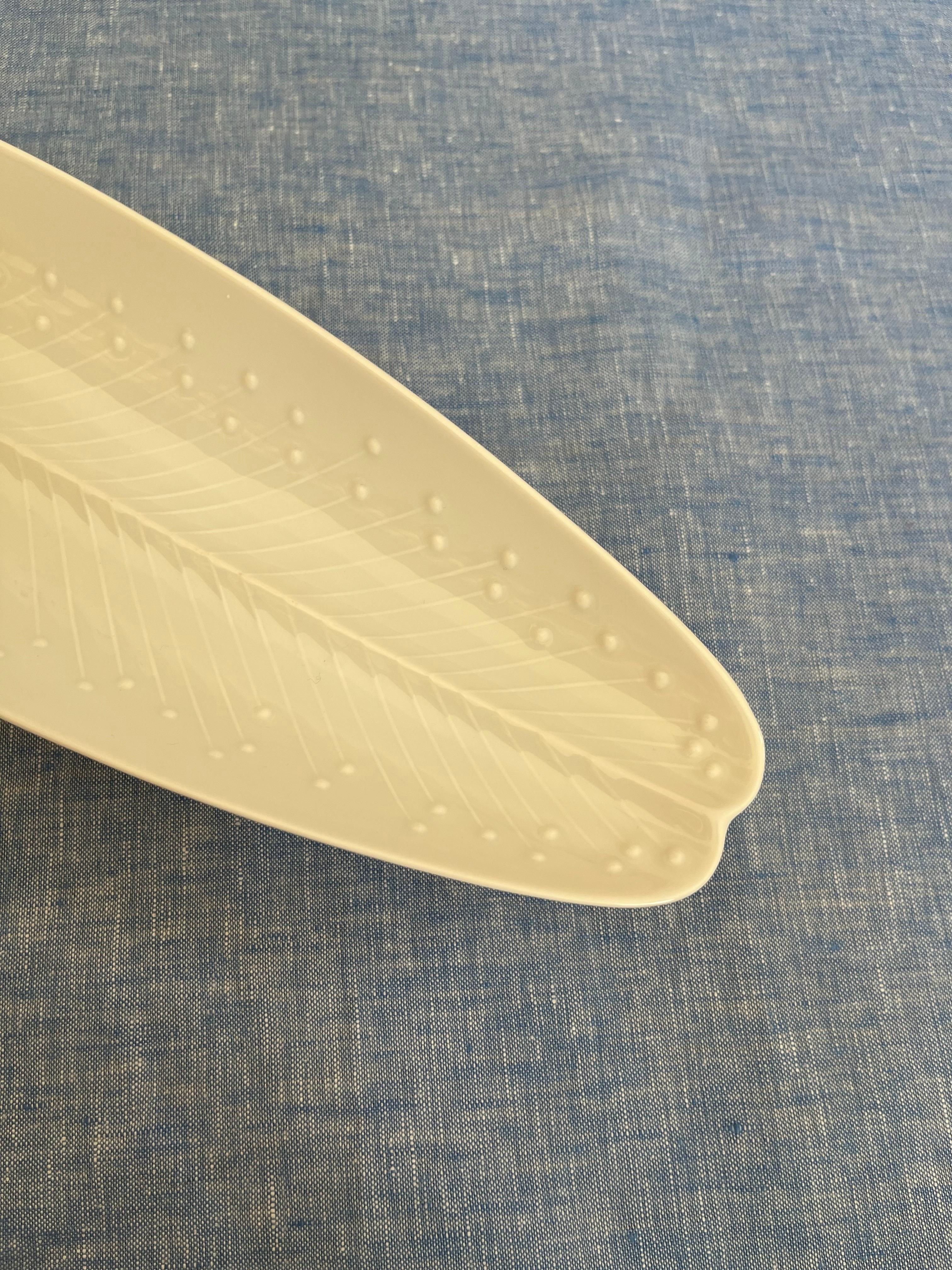 Plato Orgánico Hoja/Cáscara de mediados de siglo, Tapio Wirkkala para Rosenthal, 1960 Porcelana en venta