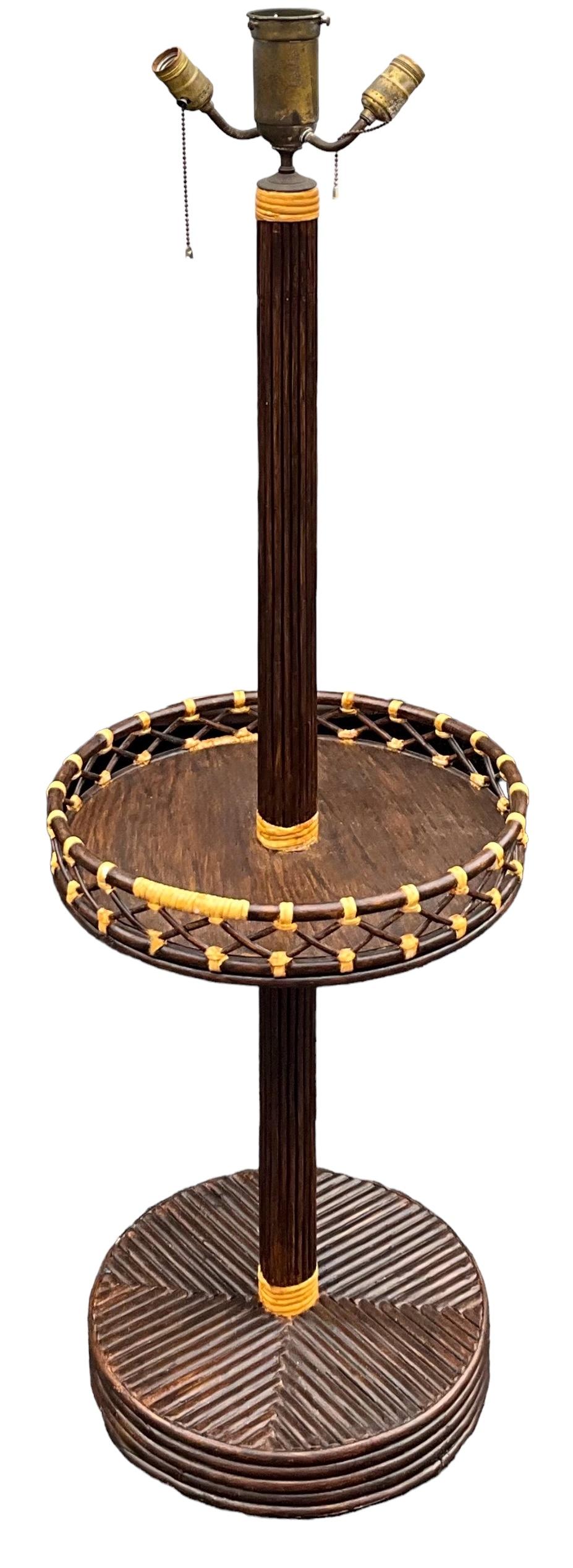 XX secolo Lampada da terra/tavolo in bambù a matita moderna e organica di metà secolo - 2 disponibili in vendita