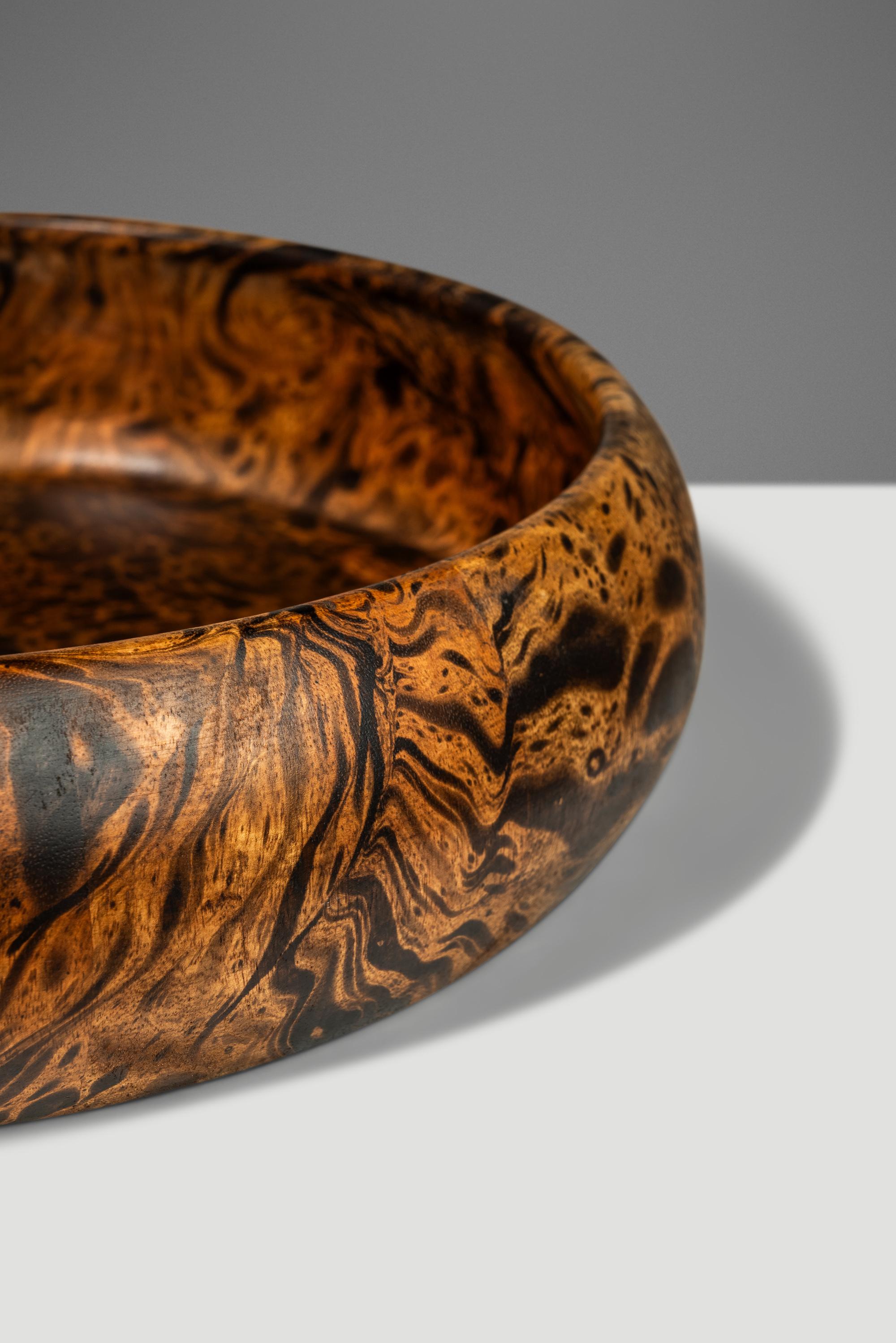 Mid-Century Organic Modern Serving Bowl Carved from Mango Wood, USA, c. 1960's 2