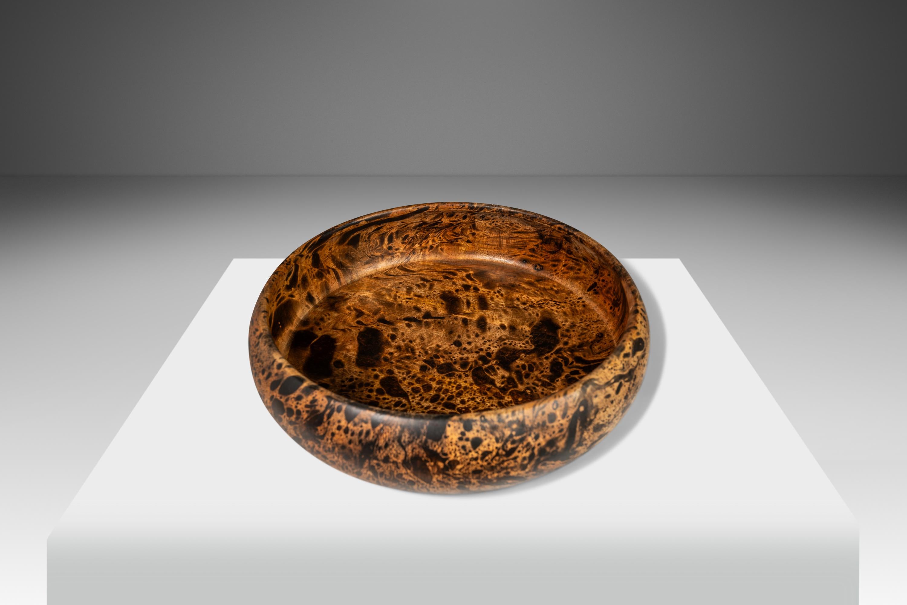 Introducing an exquisite Organic Modern serving bowl carved from solid mango wood. Replete with out-of-this-world variegated woodgrains this beautifully crafted over-sized serving bowl is the perfect centerpiece to any counter or dining table.