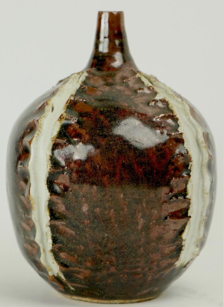 Vaso di ceramica organica modernista di metà secolo dello Studio Pottery in vendita 1
