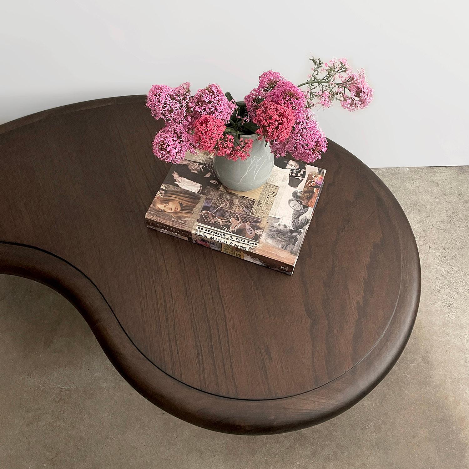 Table basse organique en forme d'orbe zoomorphe du milieu du siècle dernier en vente 6
