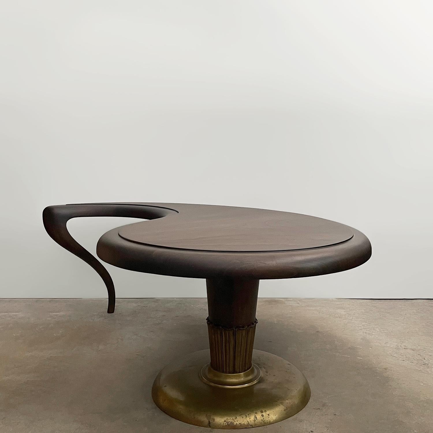 Table basse organique en forme d'orbe zoomorphe du milieu du siècle dernier en vente 12