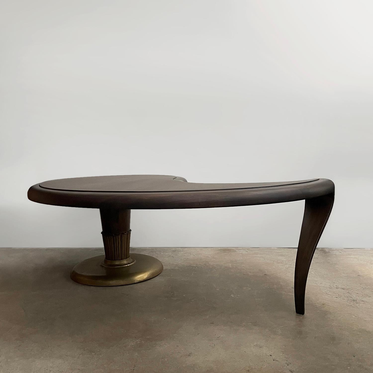 Table basse organique en forme d'orbe zoomorphe du milieu du siècle dernier en vente 13