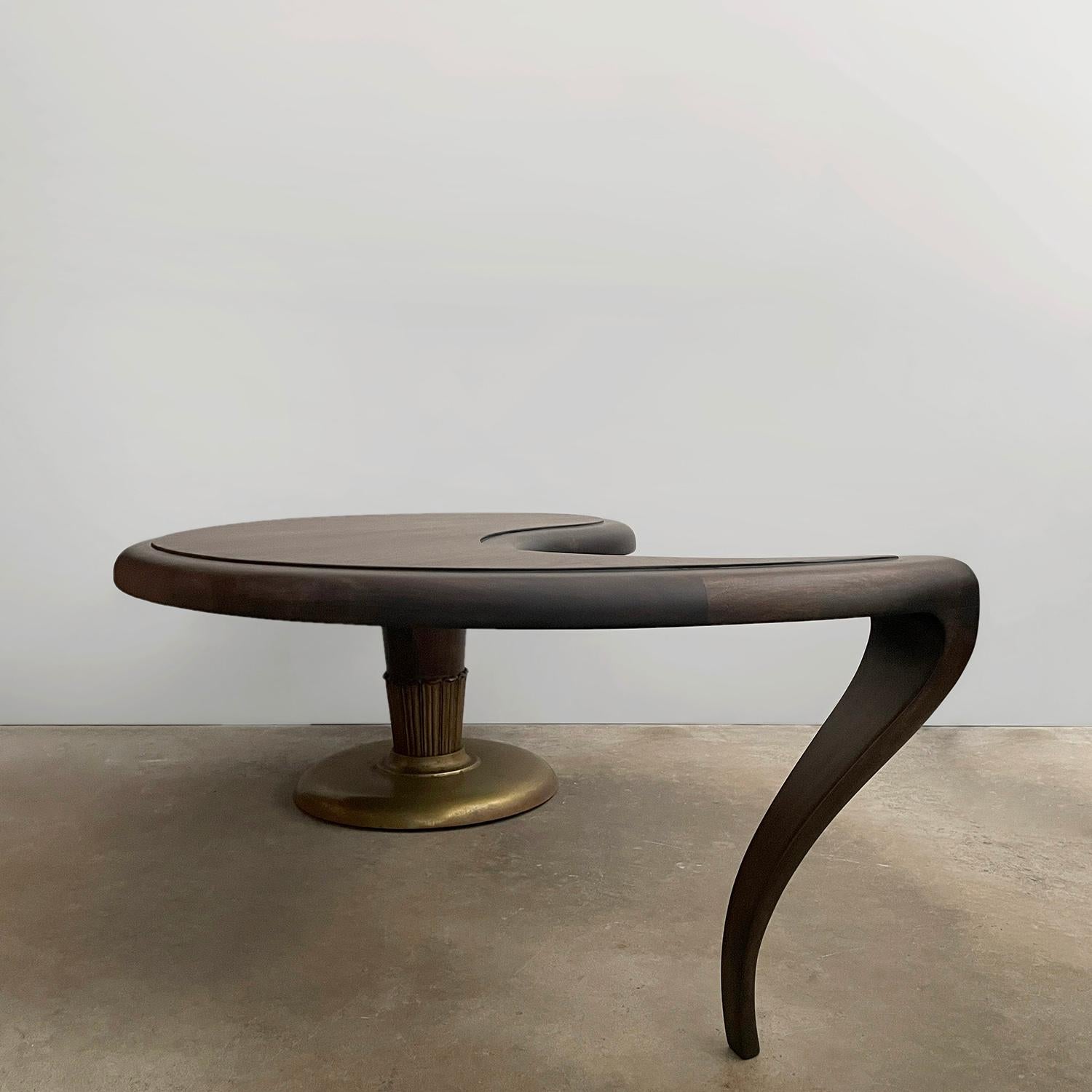 Table basse organique en forme d'orbe zoomorphe du milieu du siècle dernier en vente 14