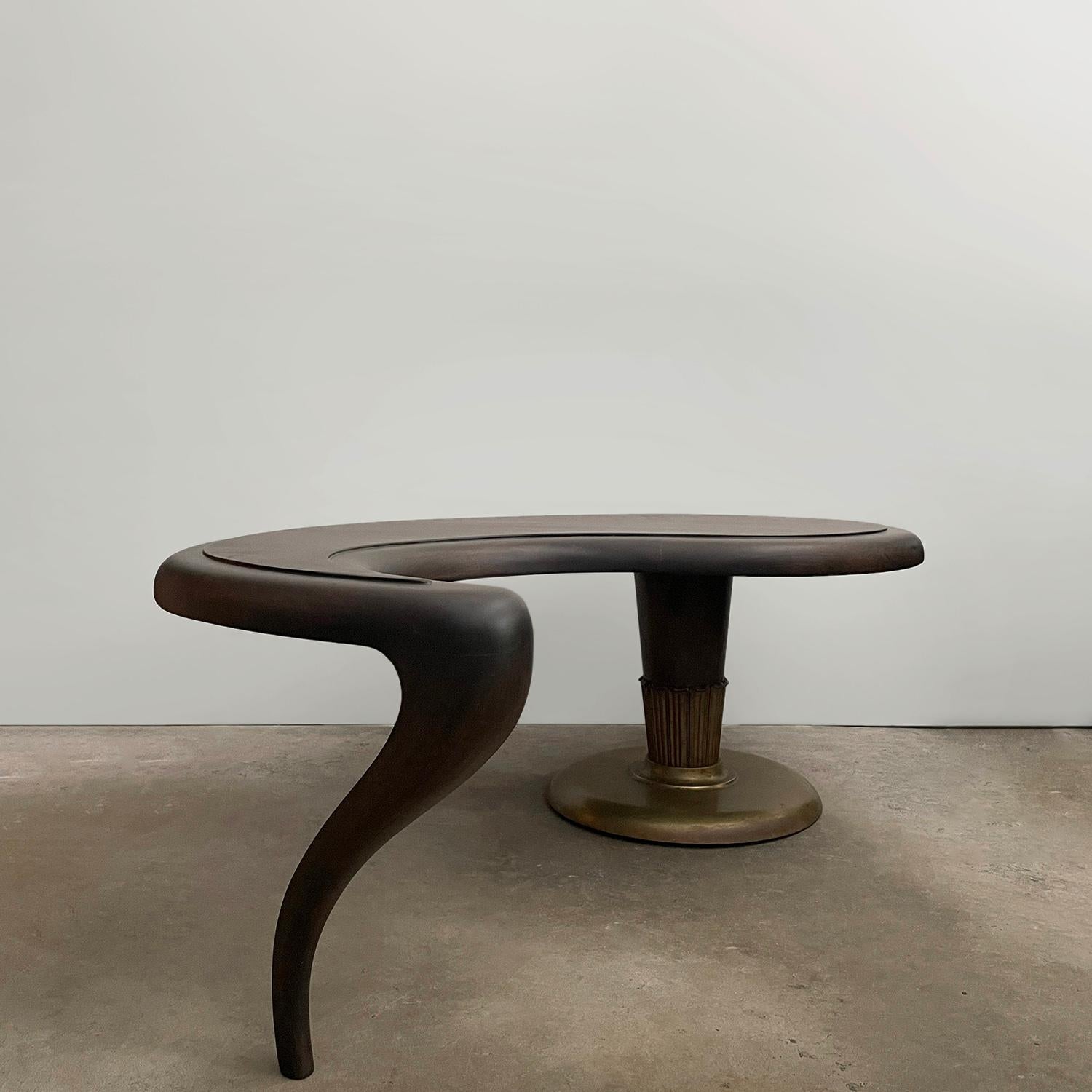 Table basse organique en forme d'orbe zoomorphe du milieu du siècle dernier en vente 15