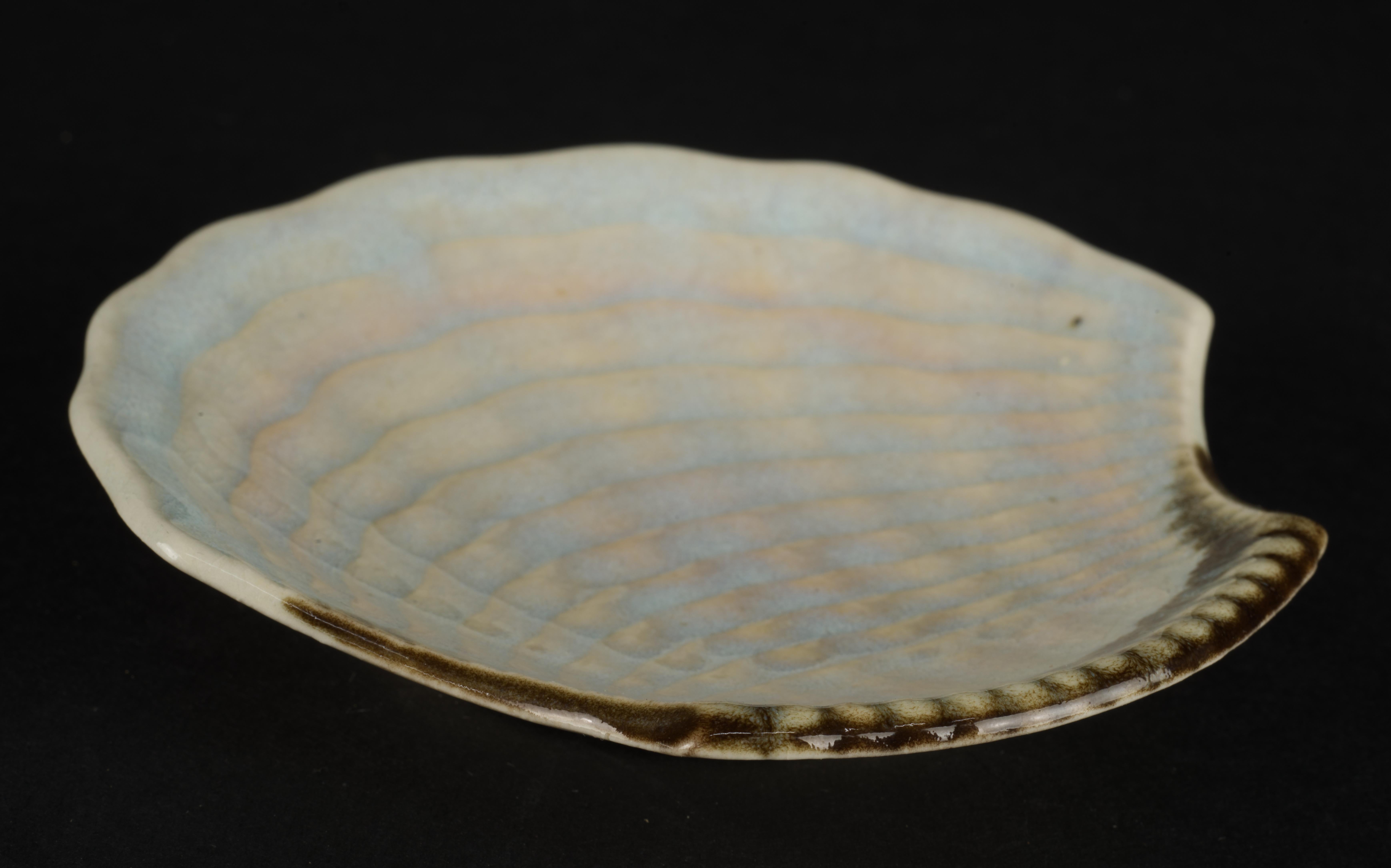 Mid-century Organic Shell Shaped Small Bowls Plates, Set of 3 In Good Condition For Sale In Clifton Springs, NY
