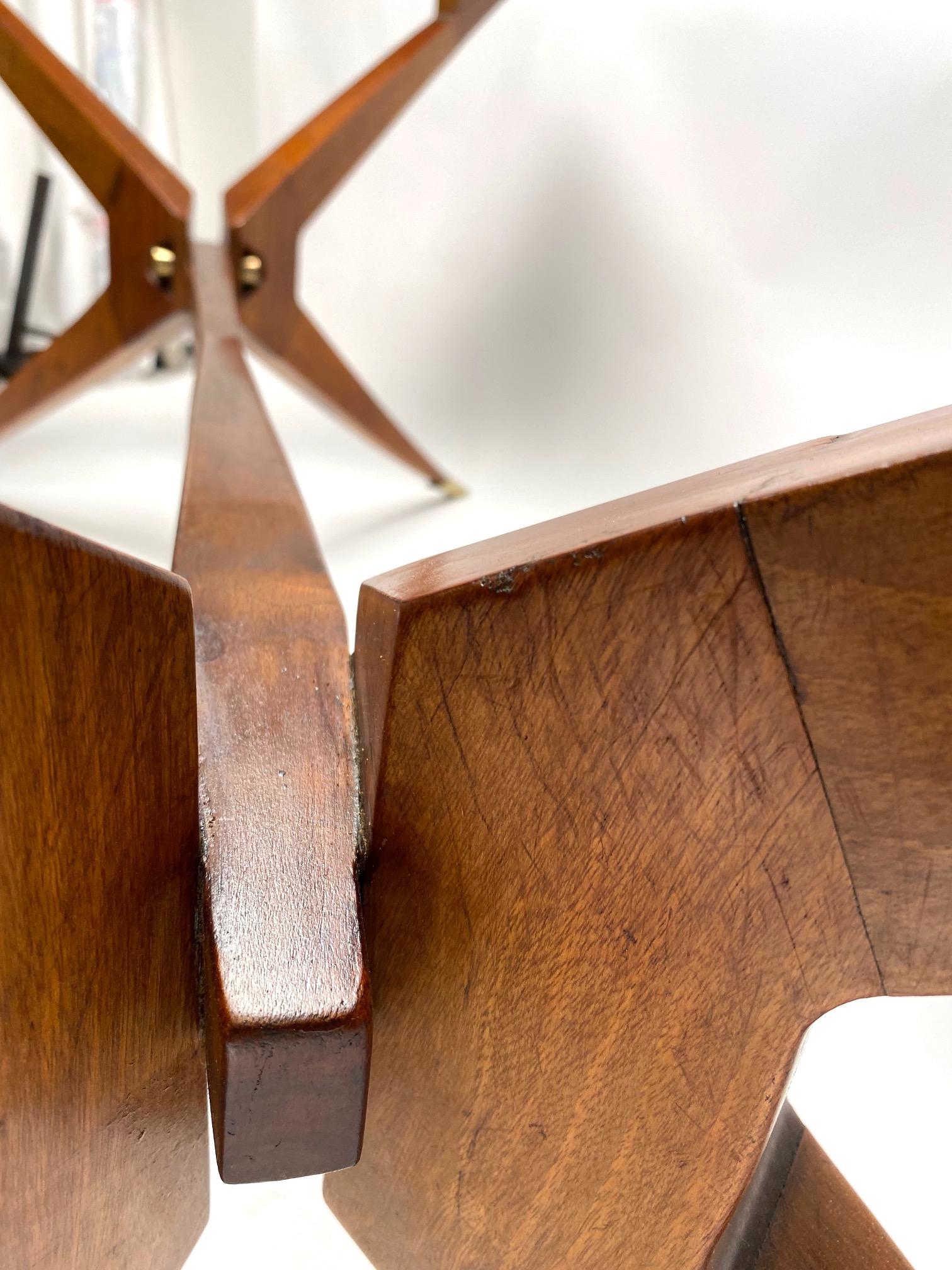 Mesa orgánica de mediados de siglo en madera y latón, estilo Carlo Mollino, Italia Latón en venta