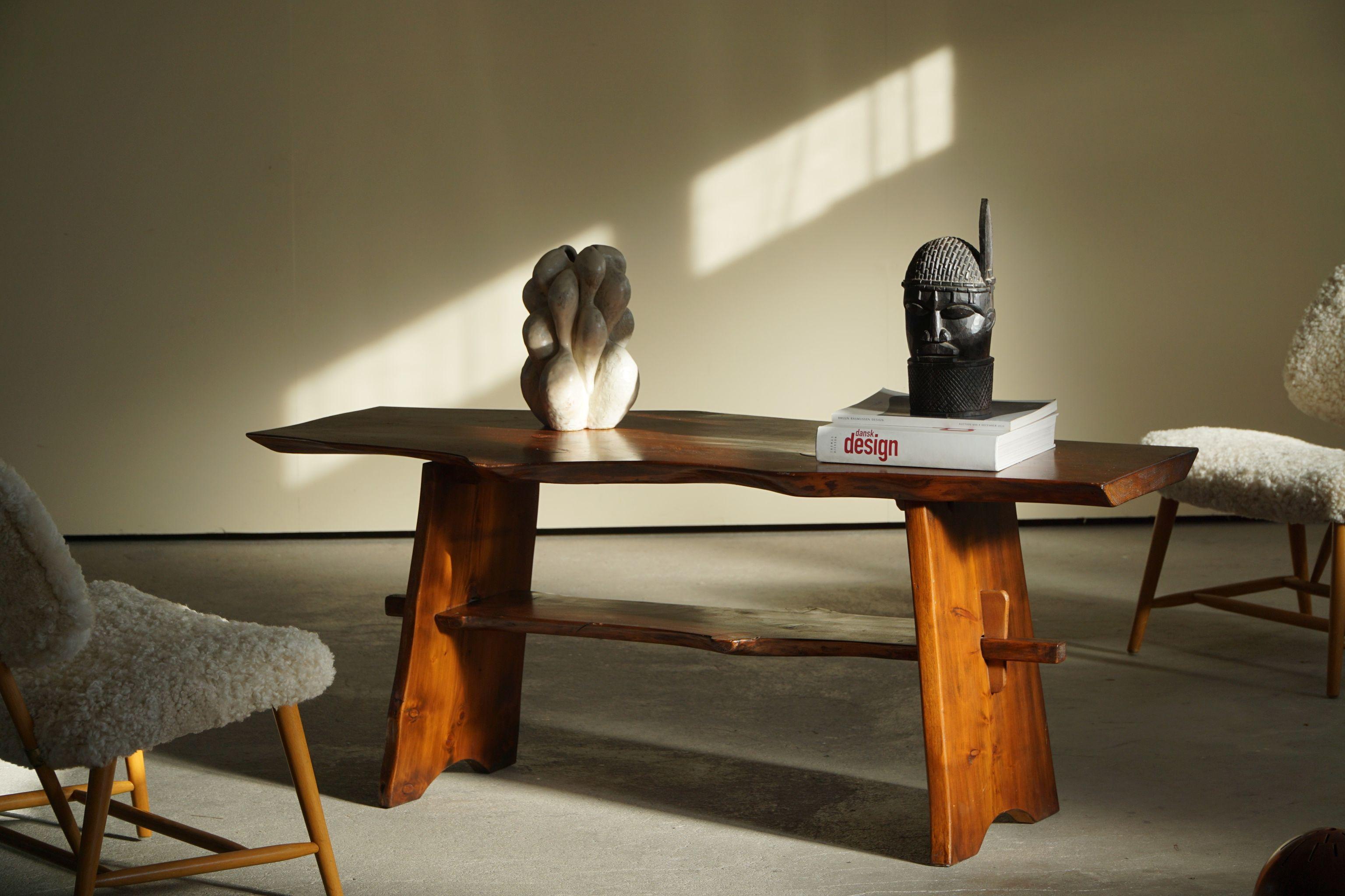 Pin Table basse scandinave Wabi Sabi en bois organique du milieu du siècle, fabriquée dans les années 1960 en vente