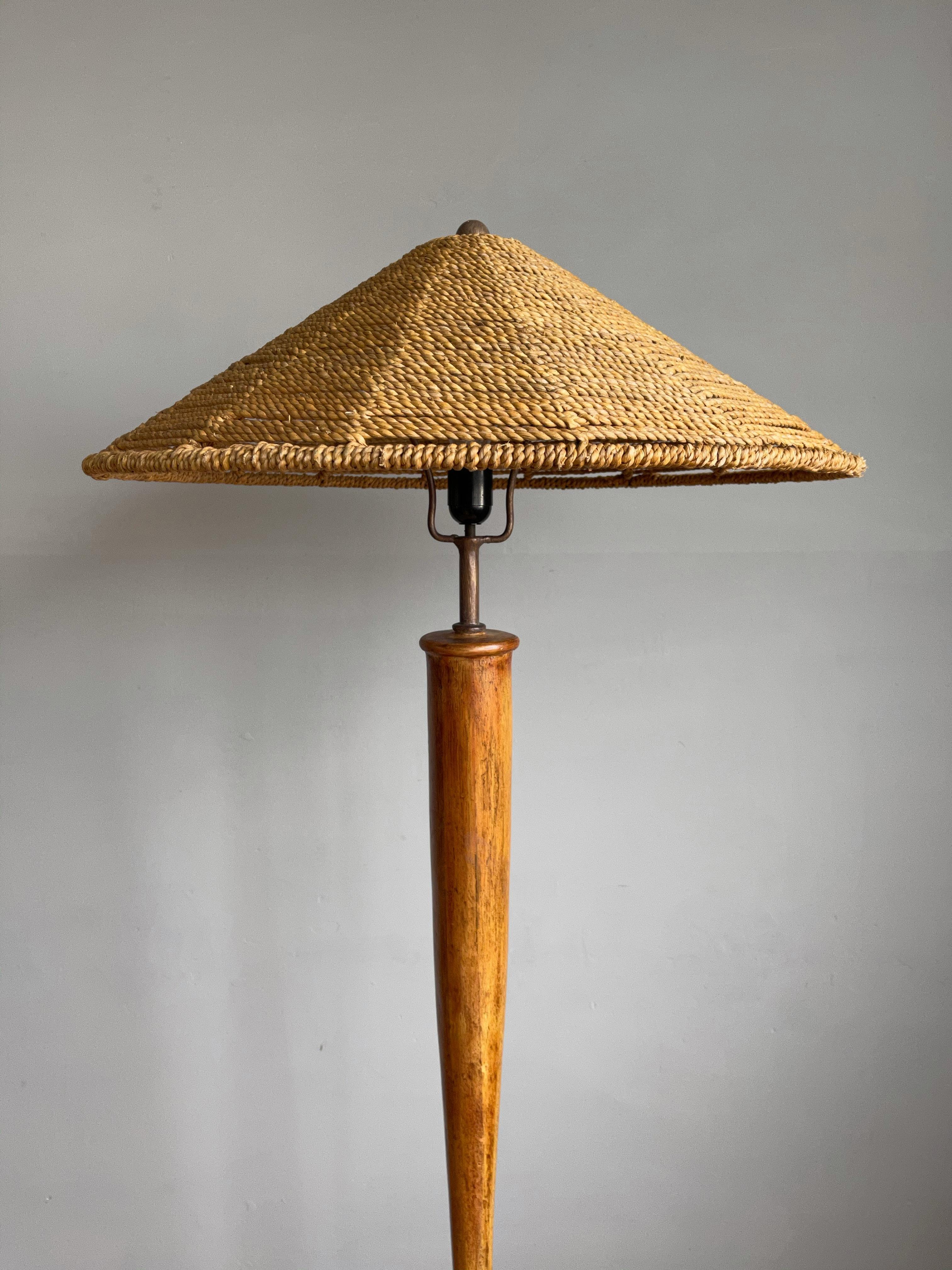 Stunning, organic design floor lamp, fixture with an oriental look and feel.

This rare and handcrafted design lamp from the mid-century era is another one of our recent, special finds. We have never seen such an interesting and stylish floor lamp