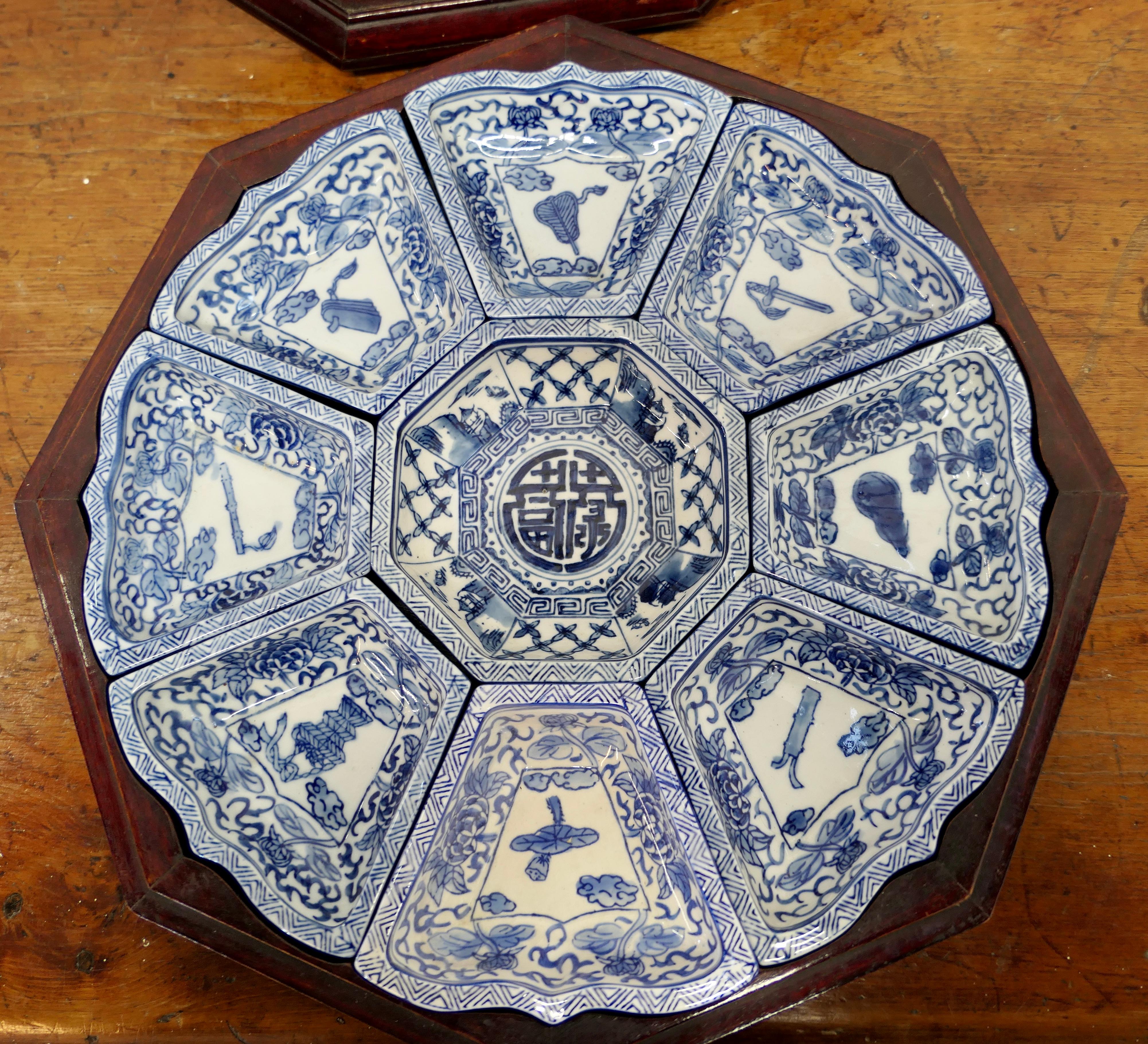 Plat à hors d'oeuvres oriental du milieu du siècle  Set in Presentation Lazy Susan en vente 2