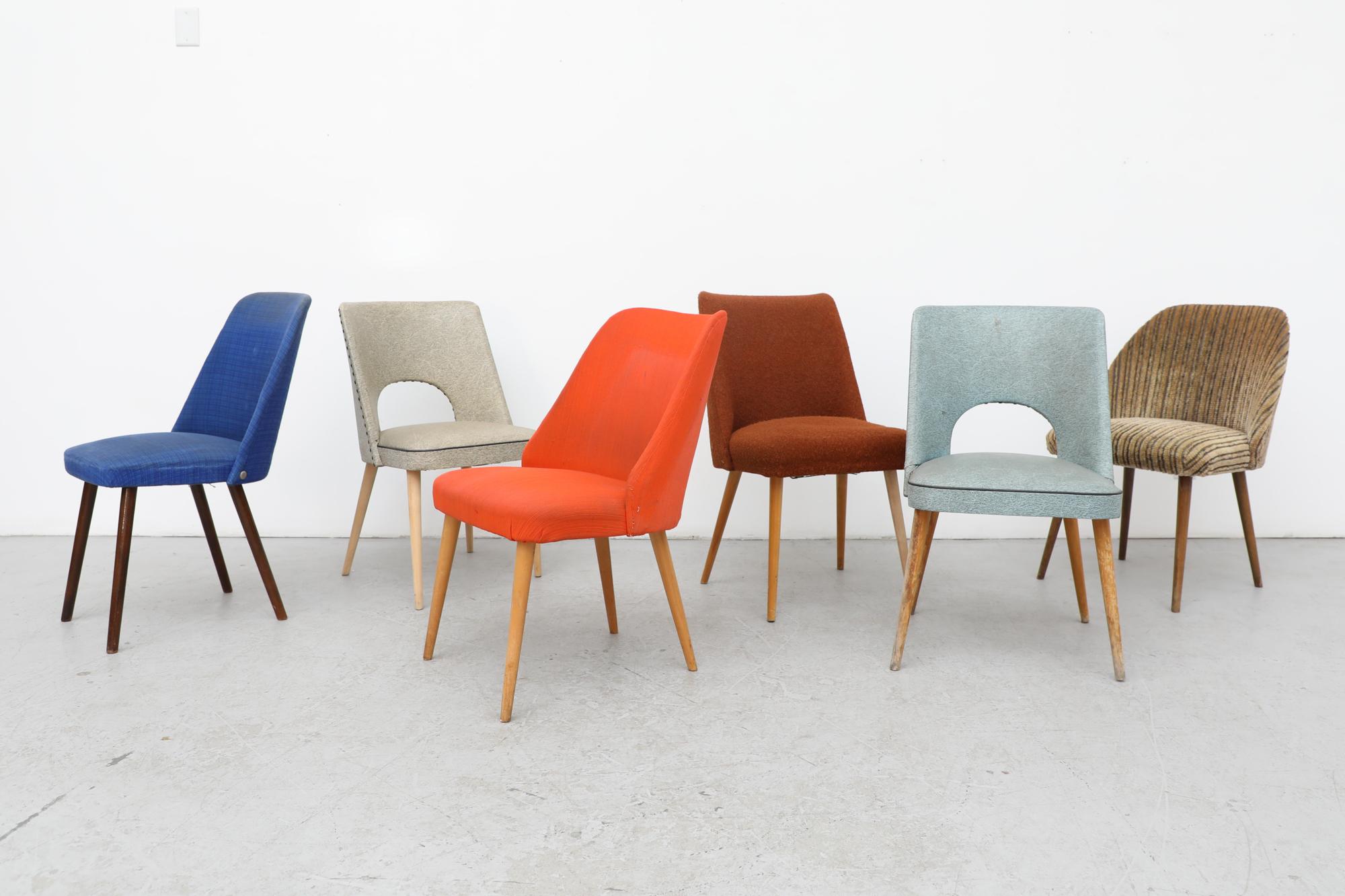 Chaises de cocktail assorties originales du milieu du siècle dernier. En état d'origine avec tissu d'origine, forte usure visible cohérente avec leur âge et leur utilisation, vendu en l'état et vente finale.