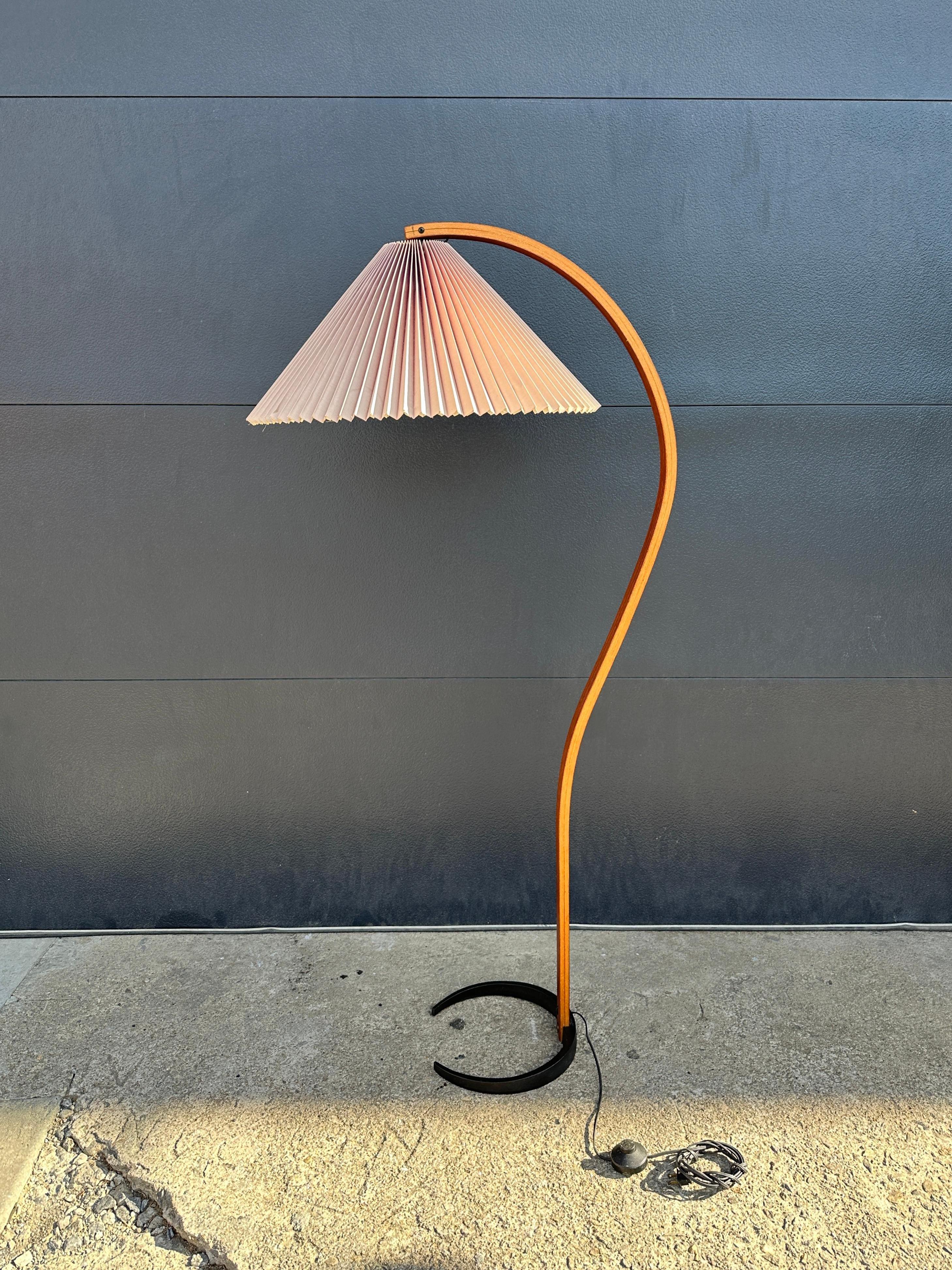 Midcentury Original Caprani Bentwood Floor Lamp, circa 1970 For Sale 1