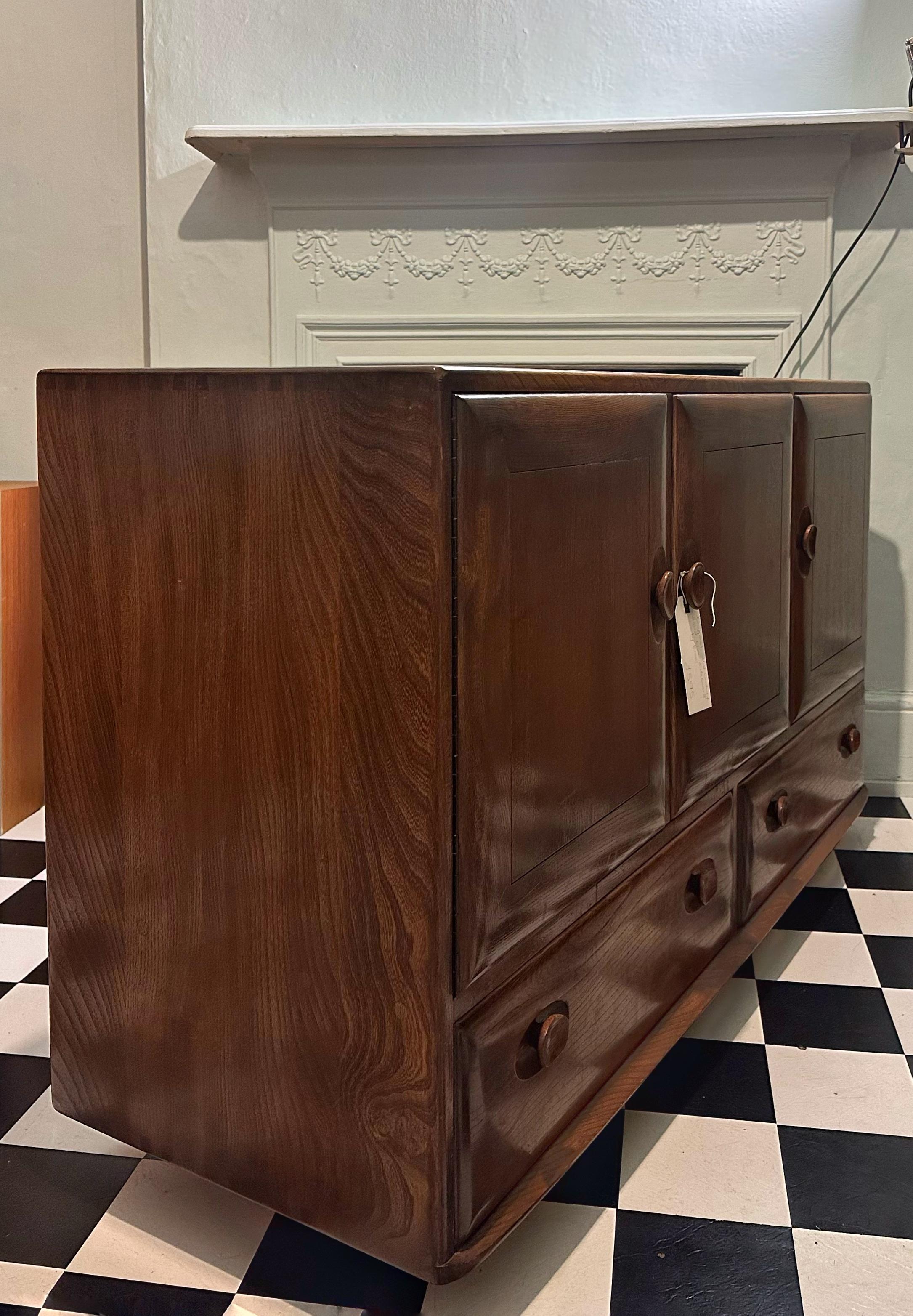 Mid Century Original Vintage 1960s Solid Elm Sideboard by Ercol In Good Condition In London, GB