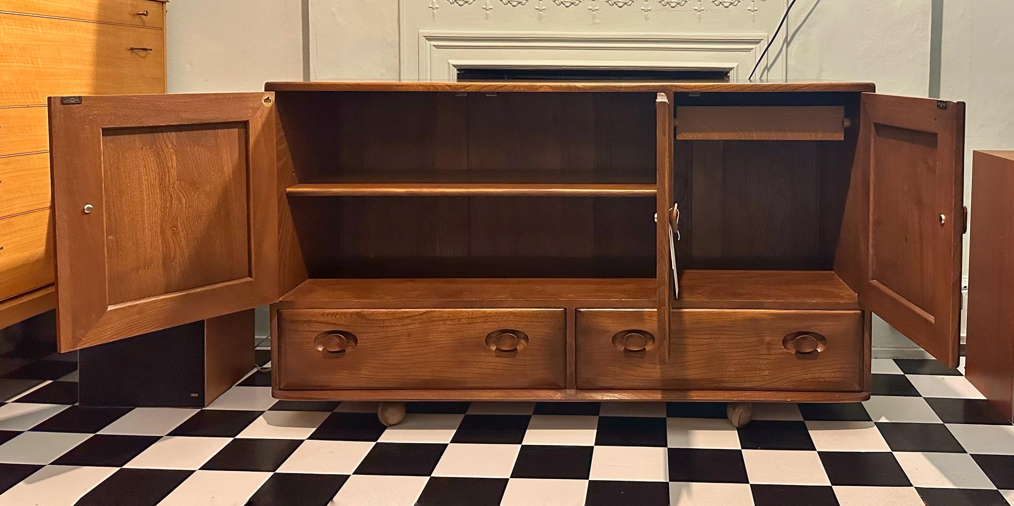 Mid Century Original Vintage 1960s Solid Elm Sideboard by Ercol 1