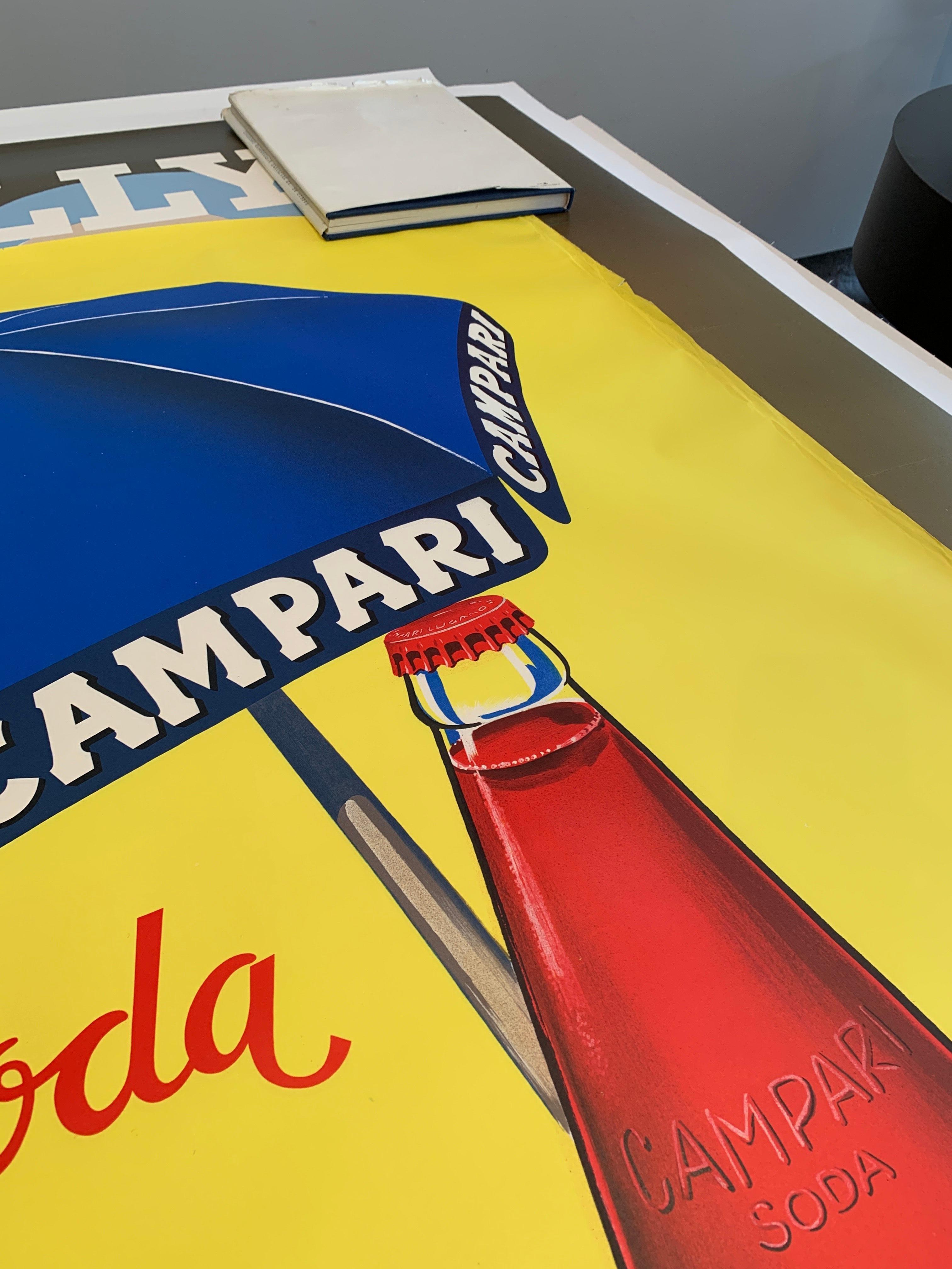 Póster Vintage Original de Mediados de Siglo, 'Sombrilla de playa Campari Soda' Moderno de mediados de siglo en venta