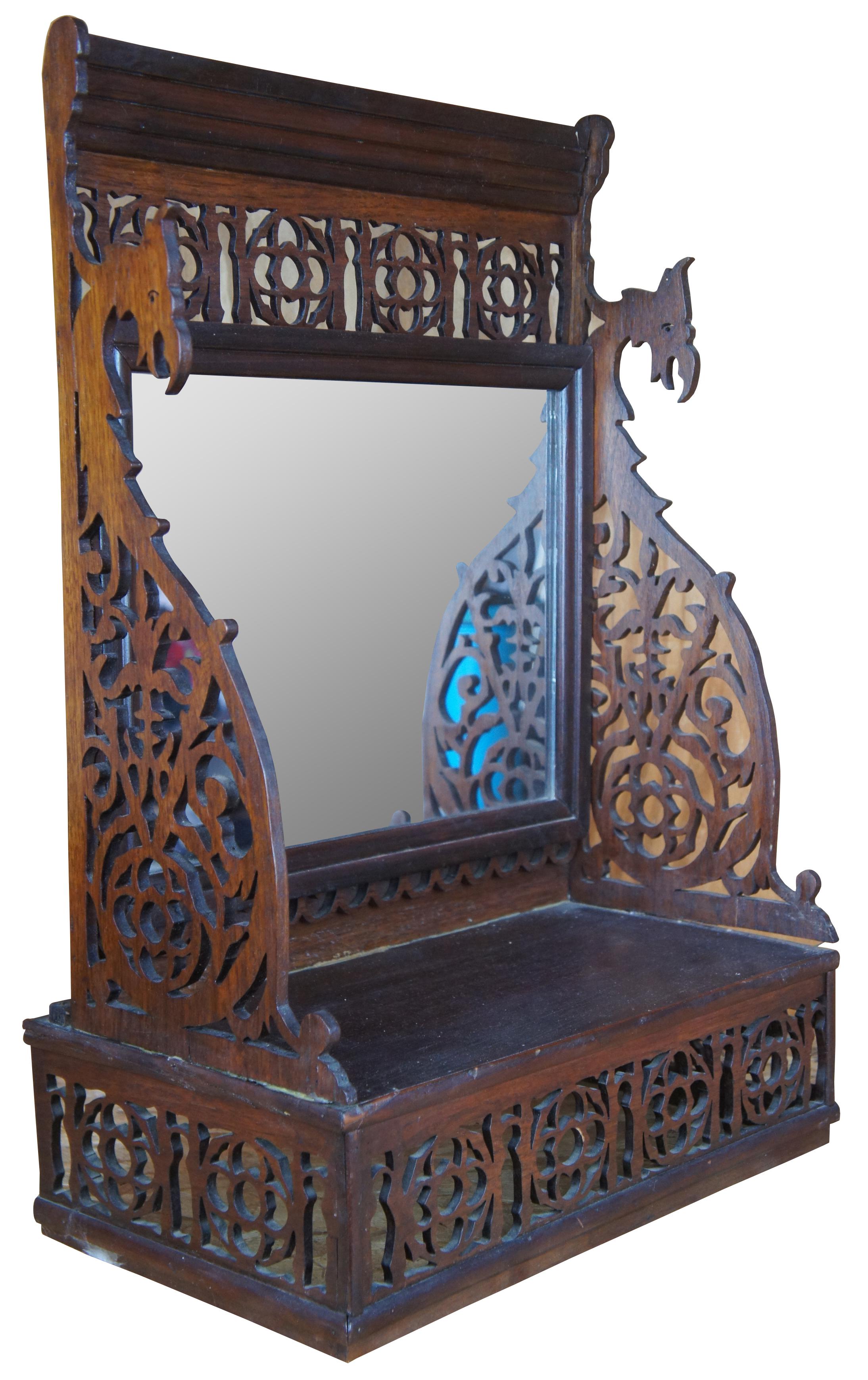 Chinoiseries Miroir d'étagère d'autel pour bureau ou de coiffeuse avec dragon percé, orné du milieu du siècle dernier en vente
