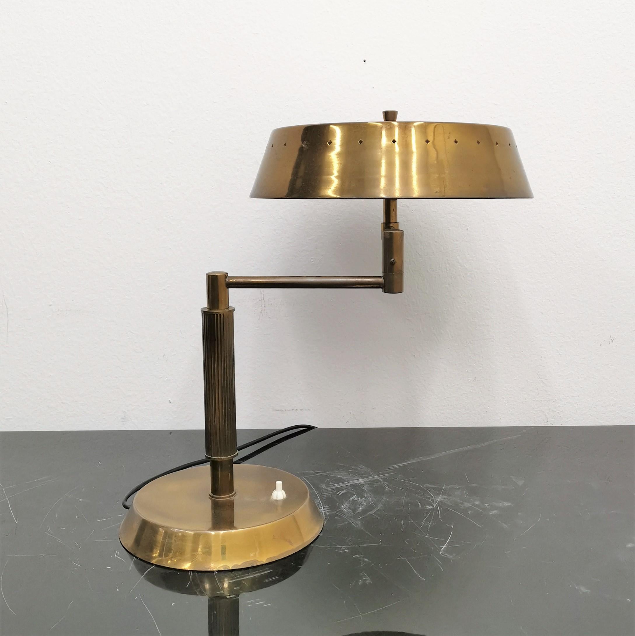 Mid-Century Oscar Torlasco Brushed Brass Swing-Arm Table Lamp 50s, Italy In Good Condition In Palermo, IT