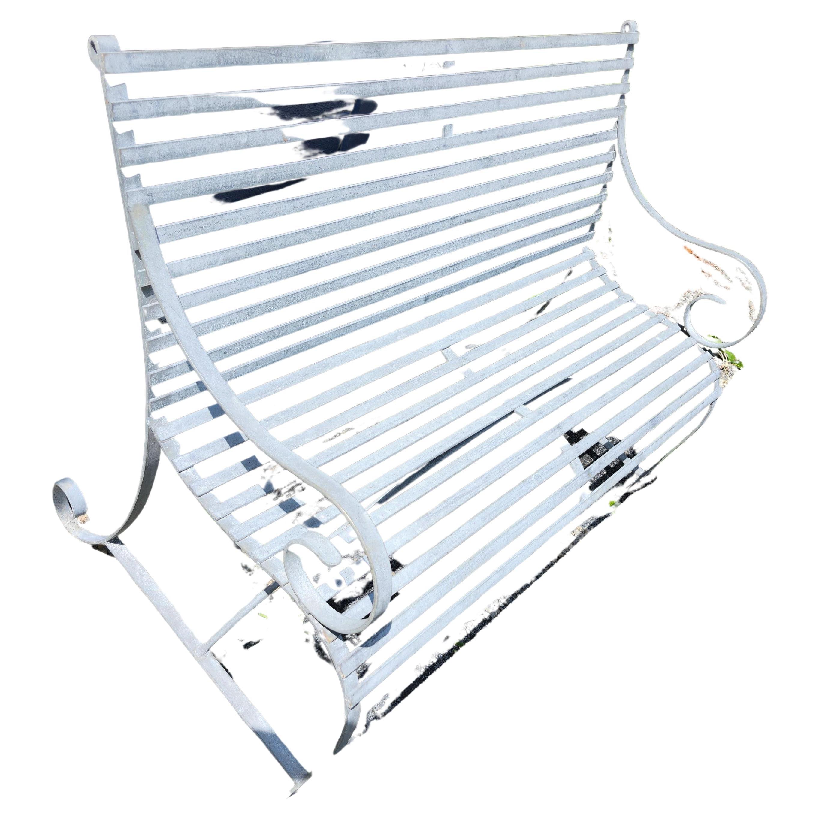 Galvanisé Banc d'extérieur Mid Century Garden Patio Porch Zinc Strap Iron Bench en vente