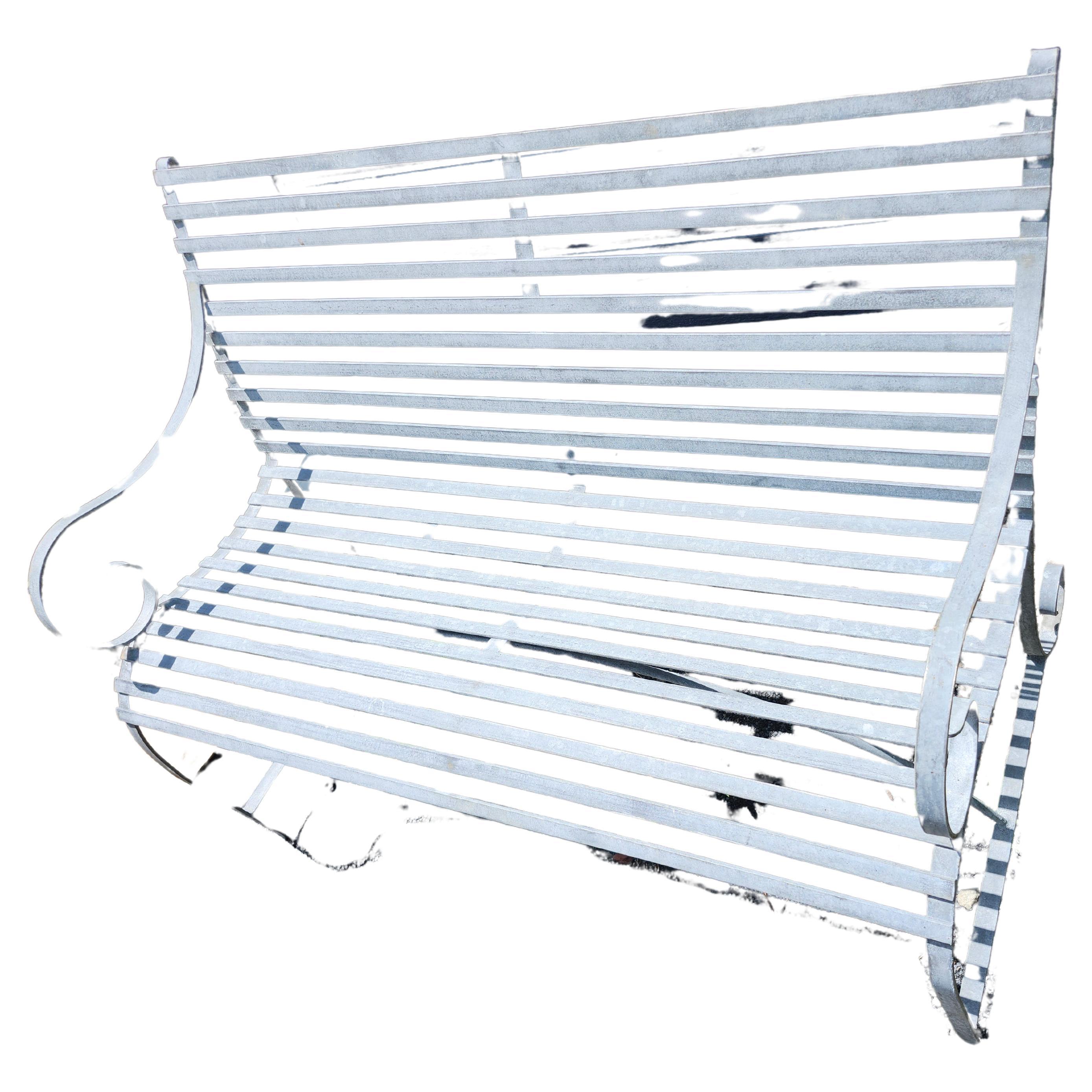 Fer Banc d'extérieur Mid Century Garden Patio Porch Zinc Strap Iron Bench en vente