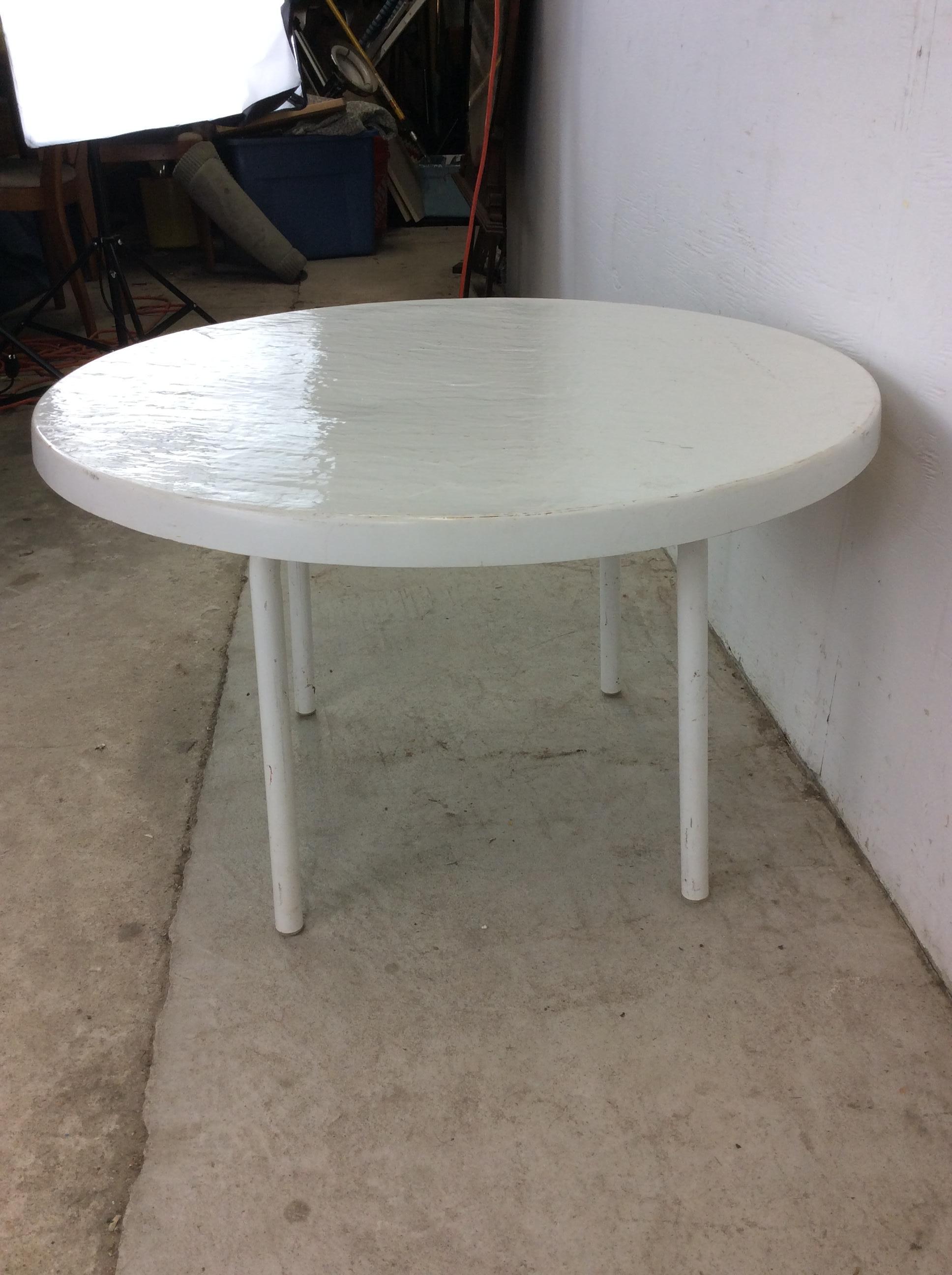 Mid Century Outdoor Patio Cocktail Table con tapa de fibra de vidrio en venta 3