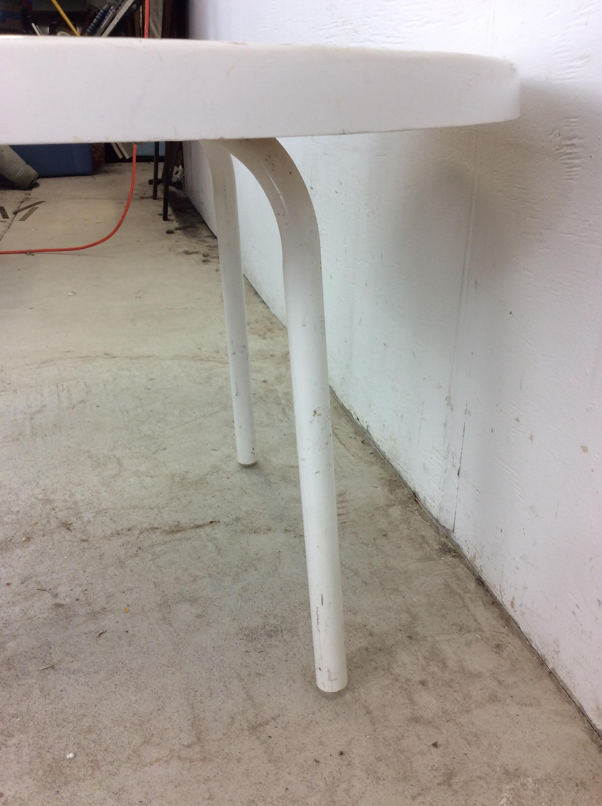 Mid Century Outdoor Patio Cocktail Table con tapa de fibra de vidrio en venta 4