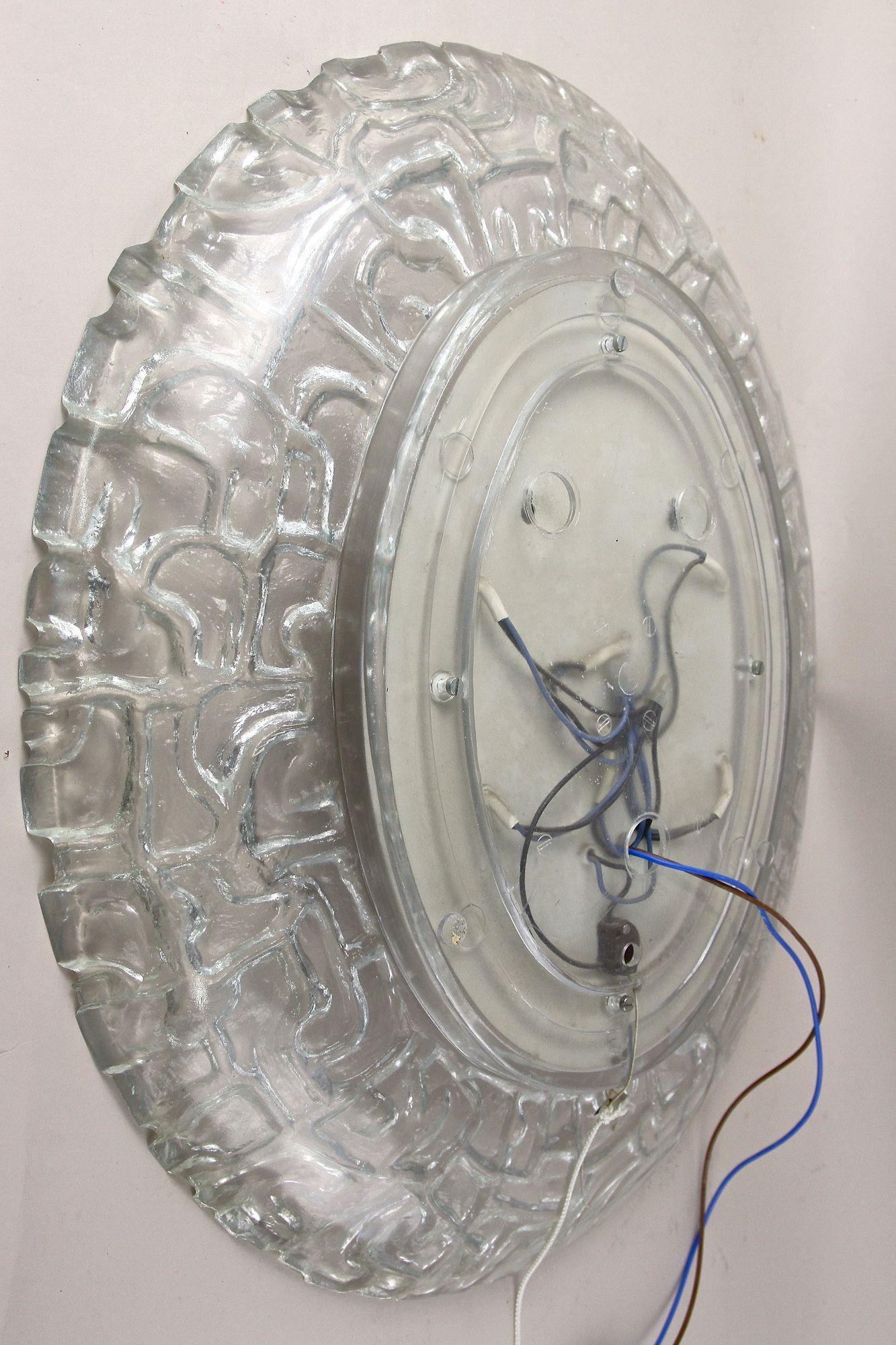 Ovaler Acryl-Wandspiegel aus der Jahrhundertmitte, beleuchtet, Österreich ca. 1970 im Angebot 11