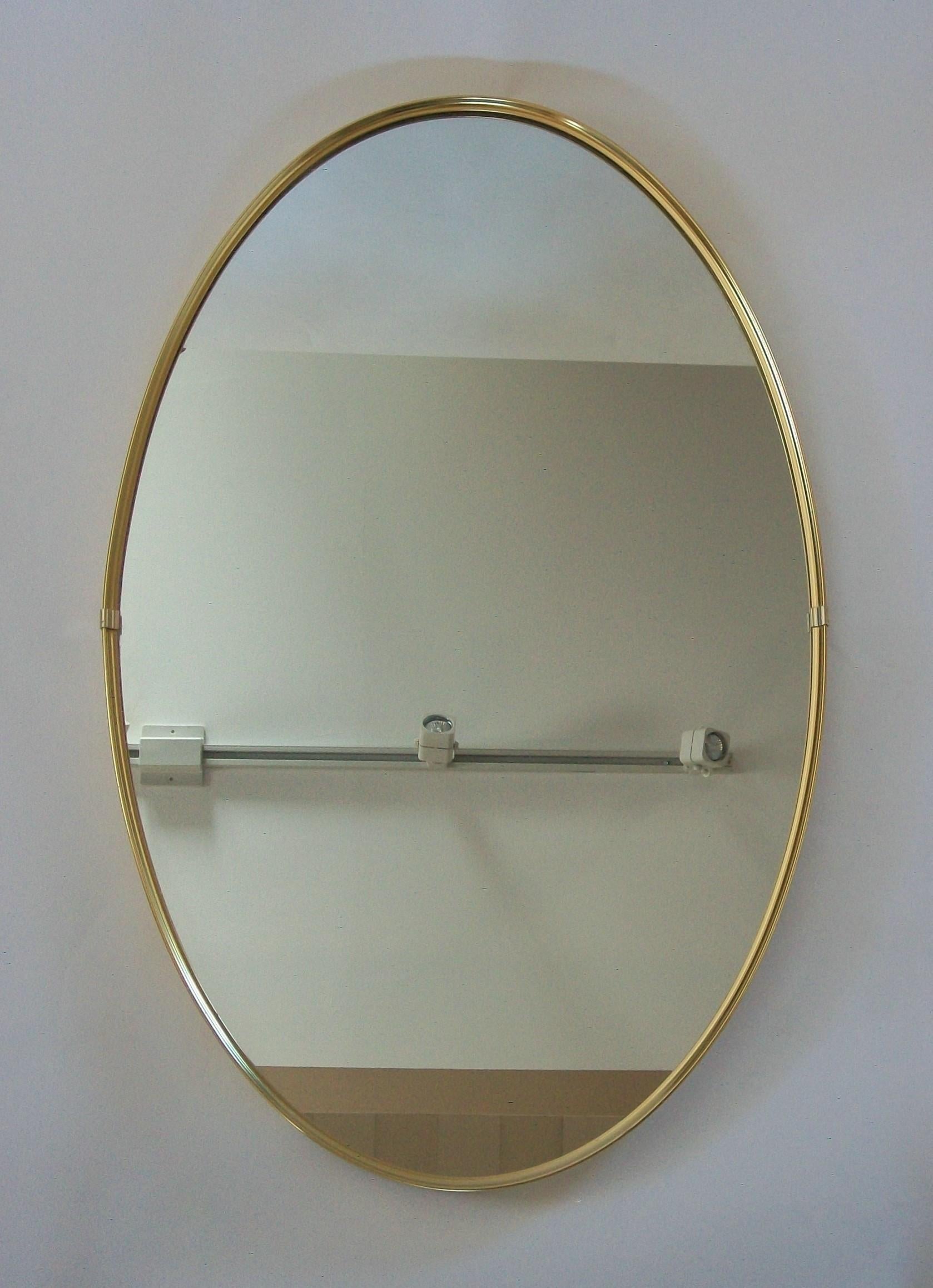 Italian Midcentury Oval Brass Framed Mirror, Italy, circa 1970s