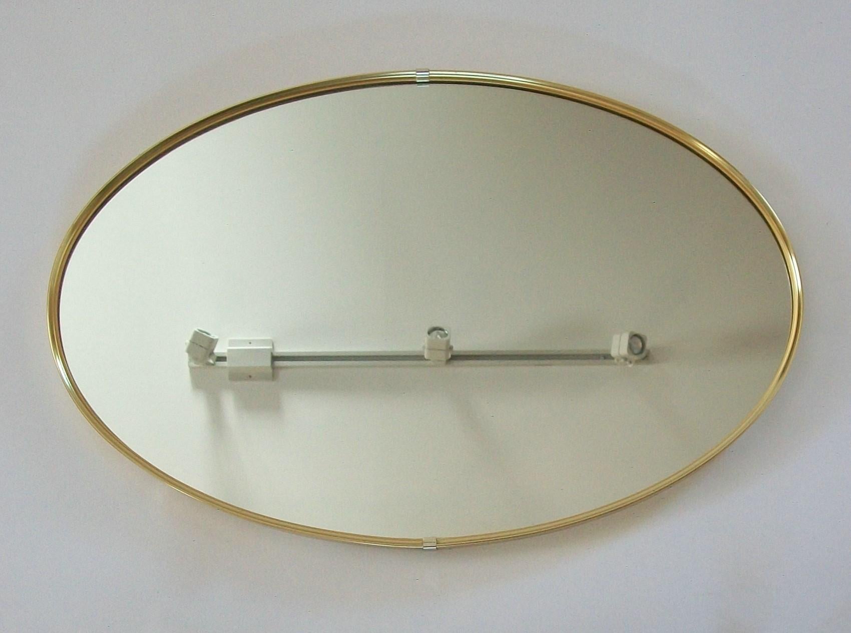 Midcentury Oval Brass Framed Mirror, Italy, circa 1970s In Good Condition In Chatham, ON