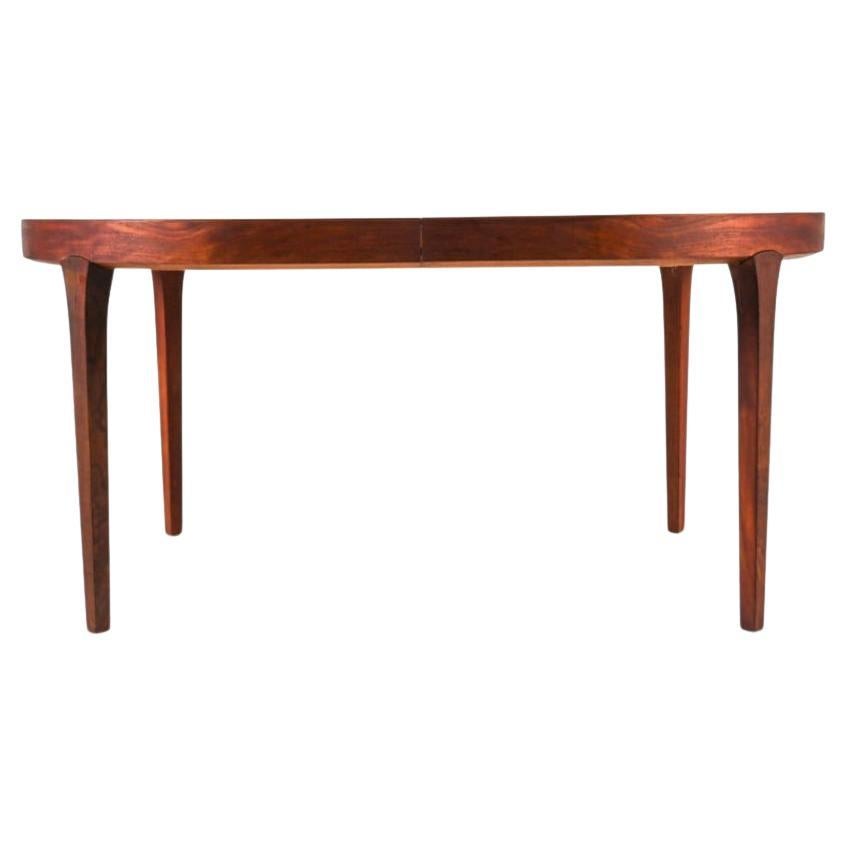  Mid Century Oval dark Teak Danish Modern Extension Dining Table 2 Leaves In Good Condition For Sale In BROOKLYN, NY