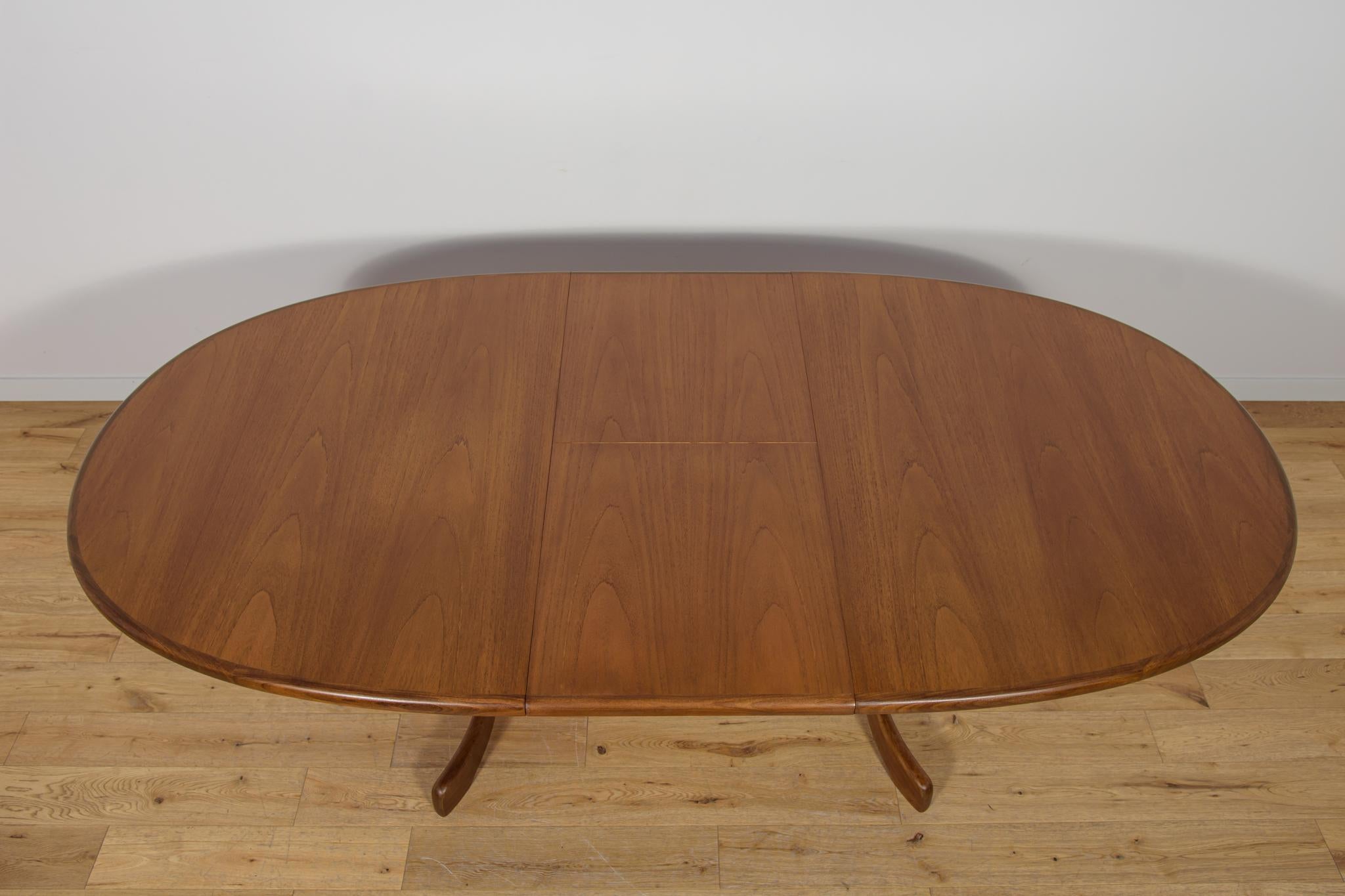 Tavolo da pranzo ovale di metà secolo in teak di G-Plan, Regno Unito, anni '60 in vendita 2