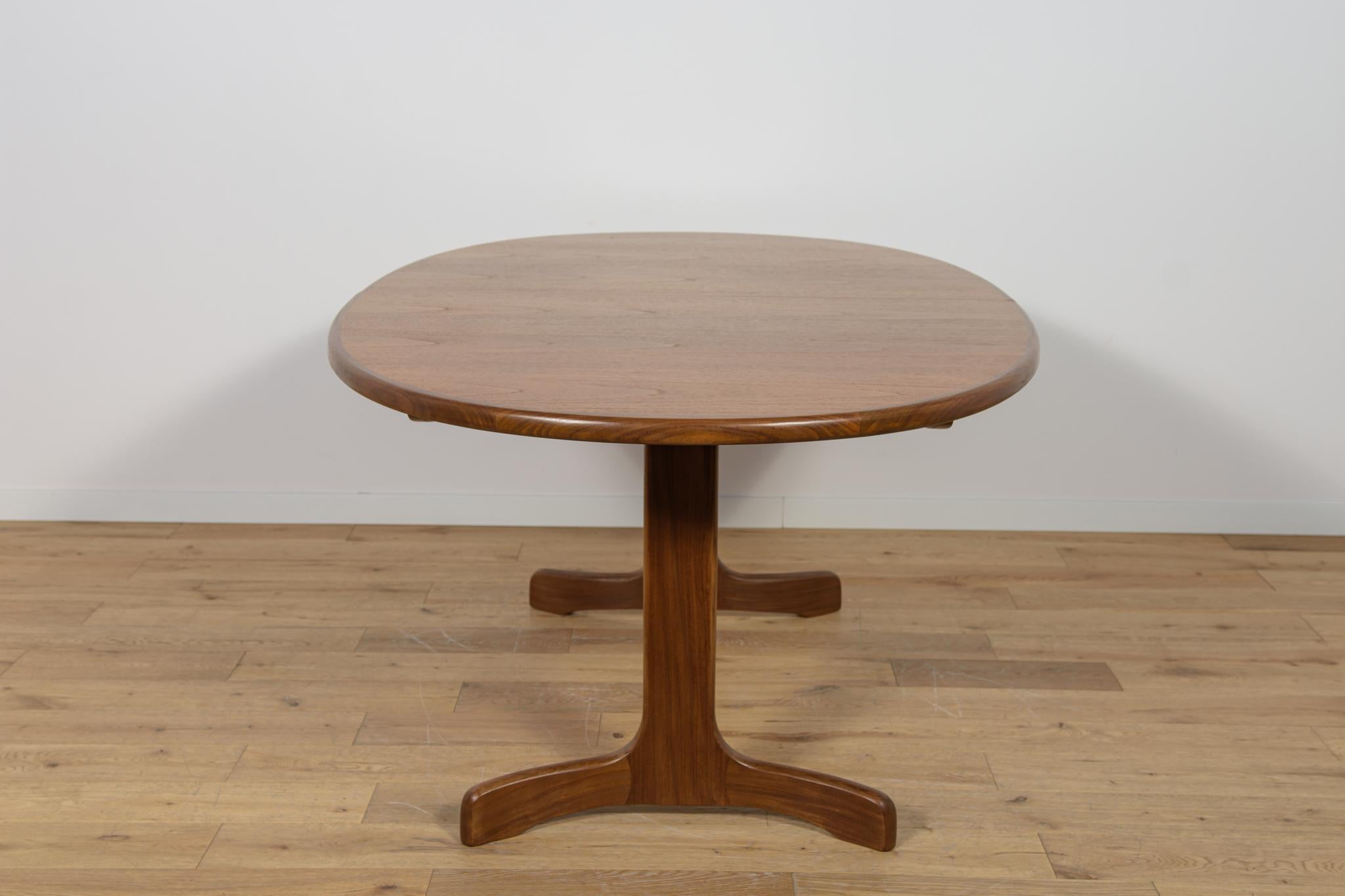 Tavolo da pranzo ovale di metà secolo in teak di G-Plan, Regno Unito, anni '60 In condizioni ottime in vendita a GNIEZNO, 30