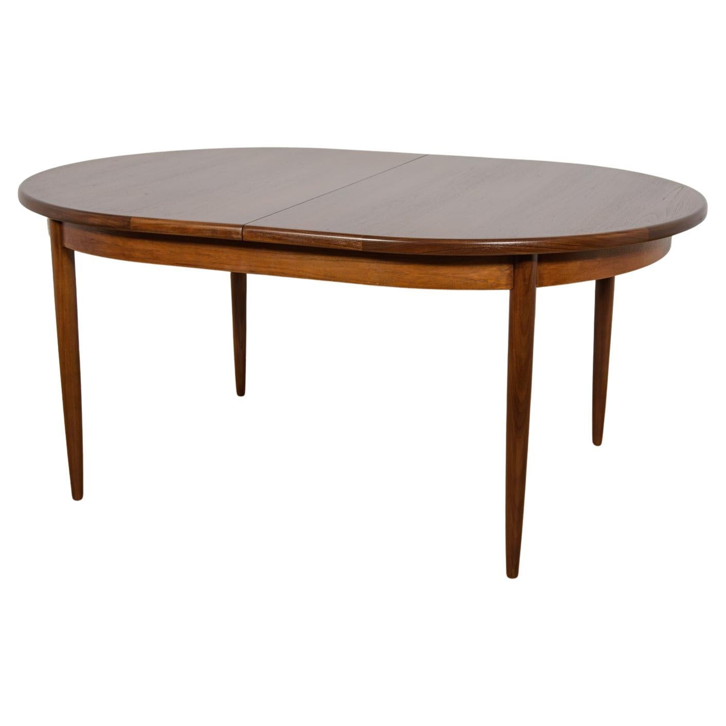 Table de salle à manger ovale du milieu du siècle dernier en teck de G-Plan, United Knigdom, années 1960