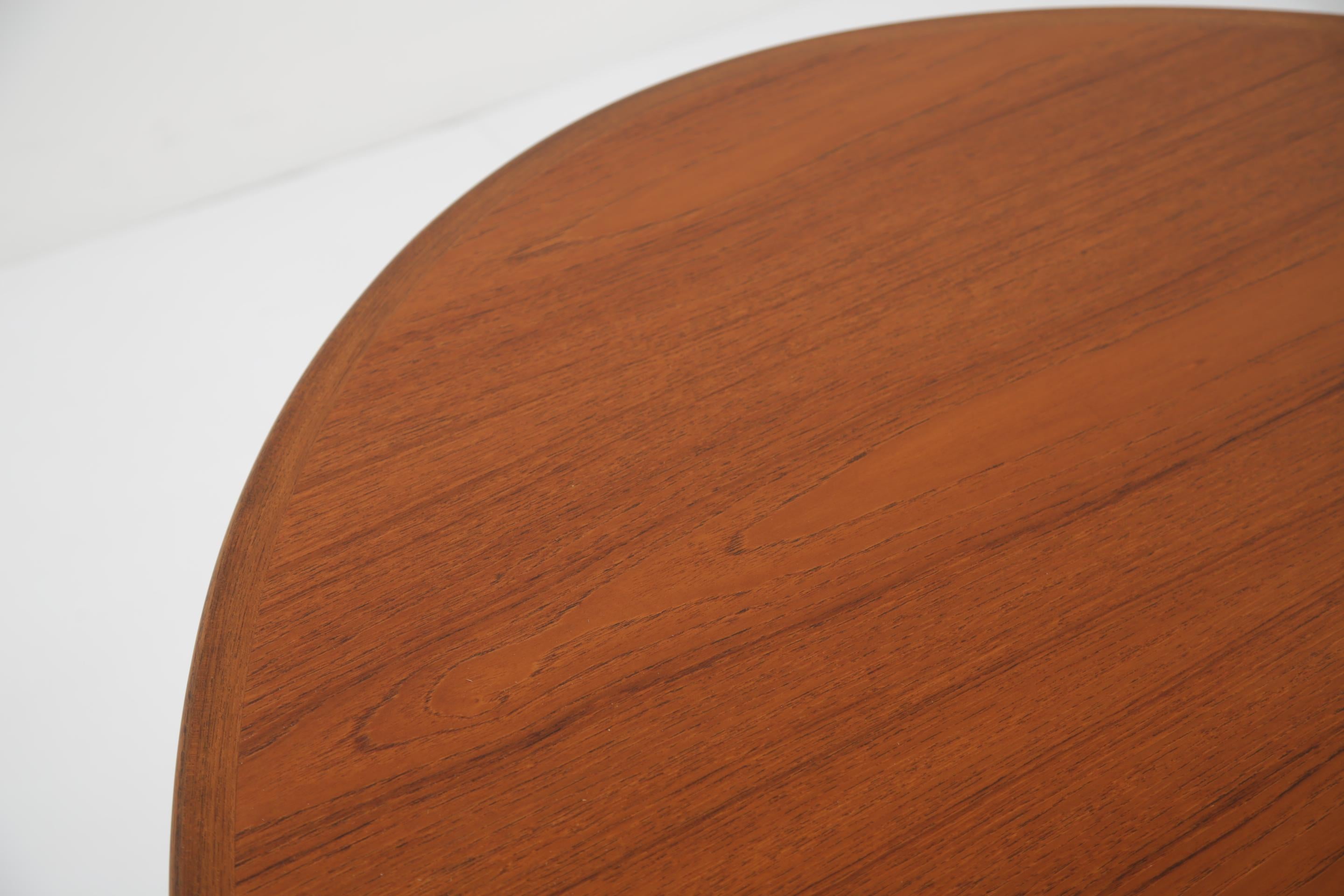 Mid-Century Oval Extending Teak Dining Table Model 212 by Arne Vodder, 1960s For Sale 11