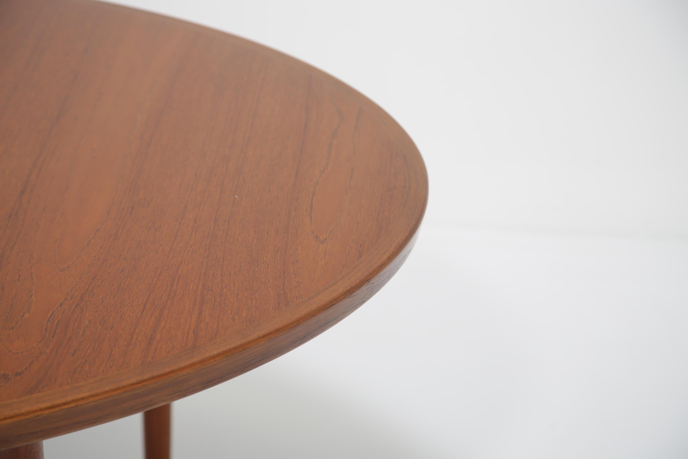 Mid-Century Modern Mid-Century Oval Extending Teak Dining Table Model 212 by Arne Vodder, 1960s For Sale