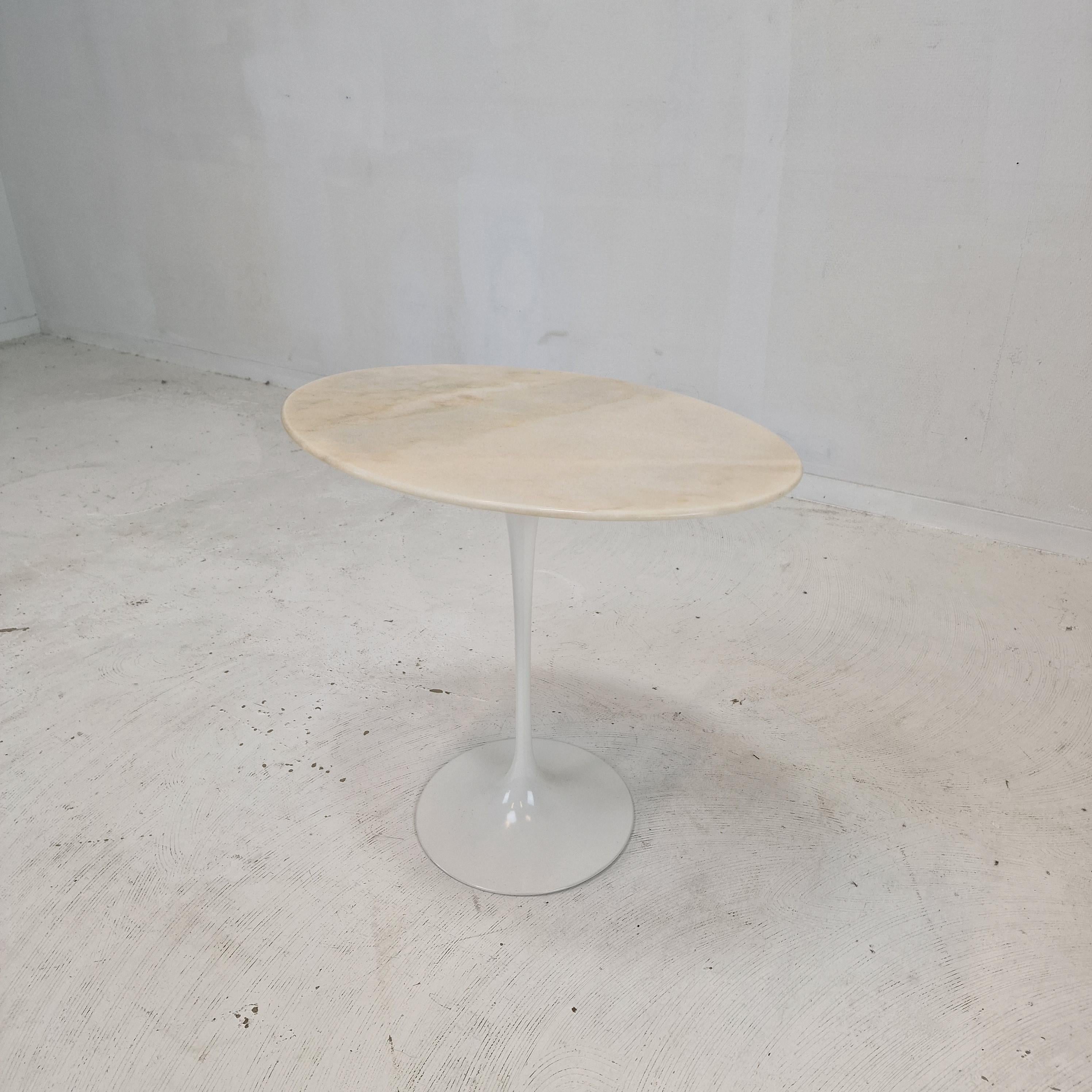 Mid-Century Modern Mid-Century Oval Marble Side Table by Eero Saarinen for Knoll For Sale