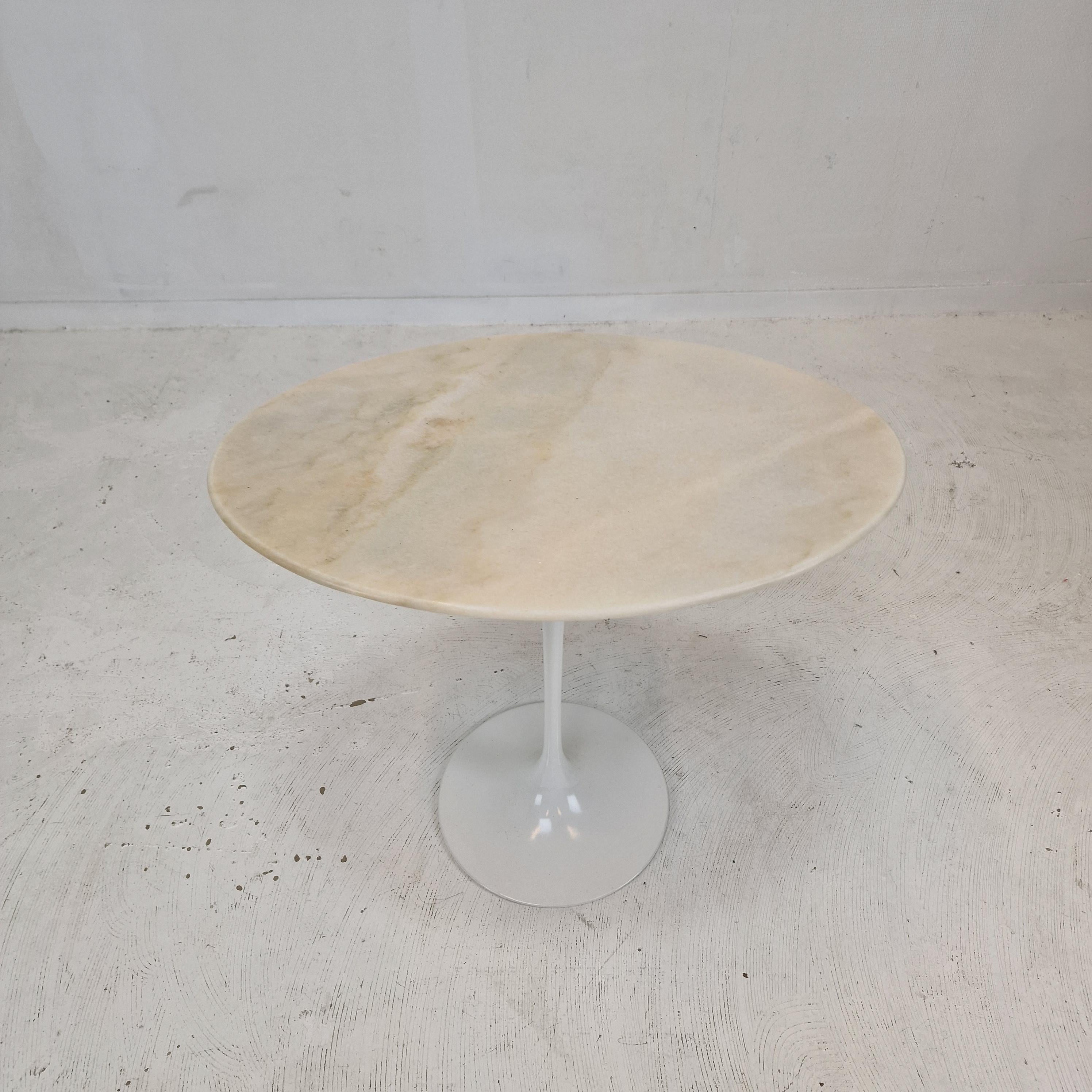 Hand-Crafted Mid-Century Oval Marble Side Table by Eero Saarinen for Knoll For Sale