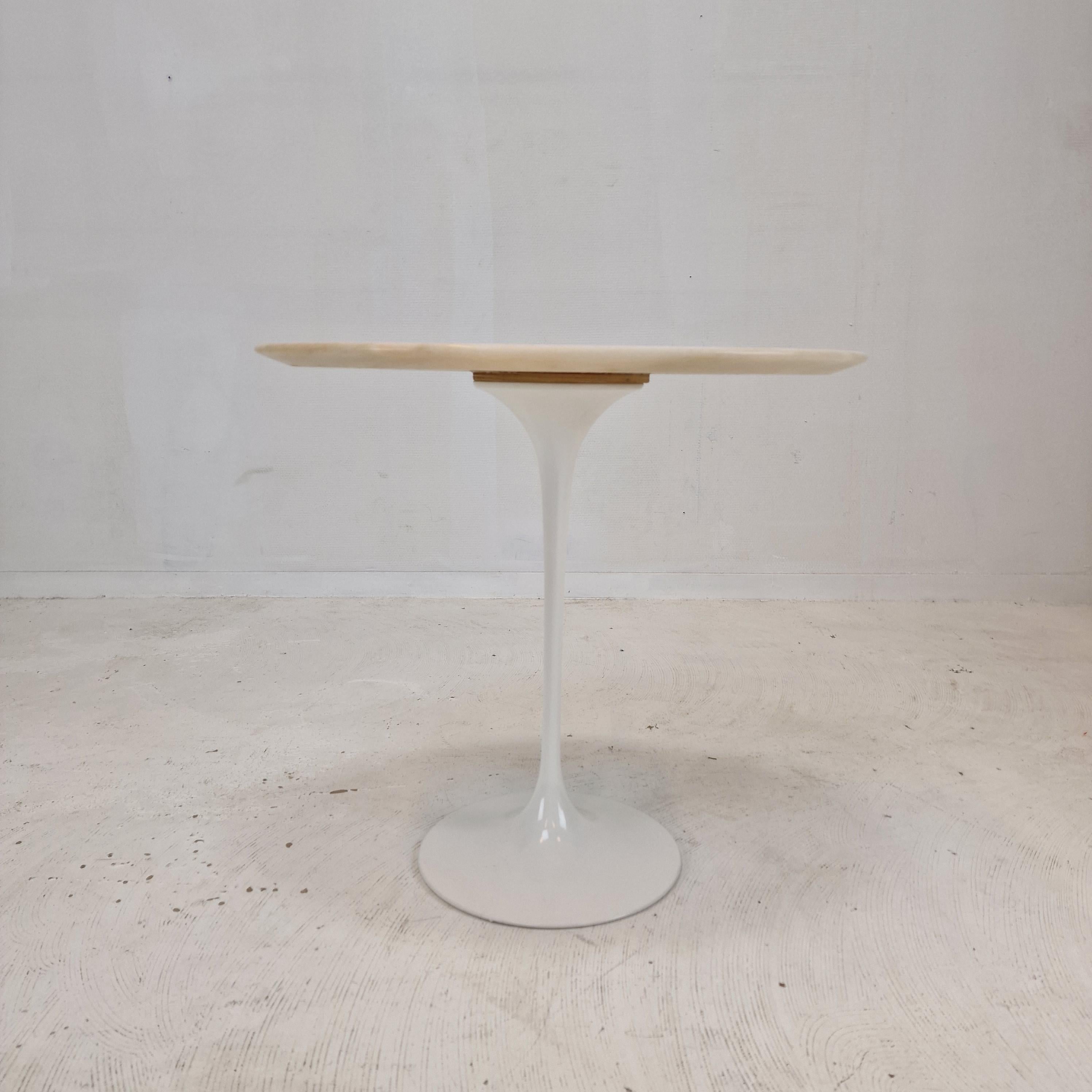 Late 20th Century Mid-Century Oval Marble Side Table by Eero Saarinen for Knoll For Sale