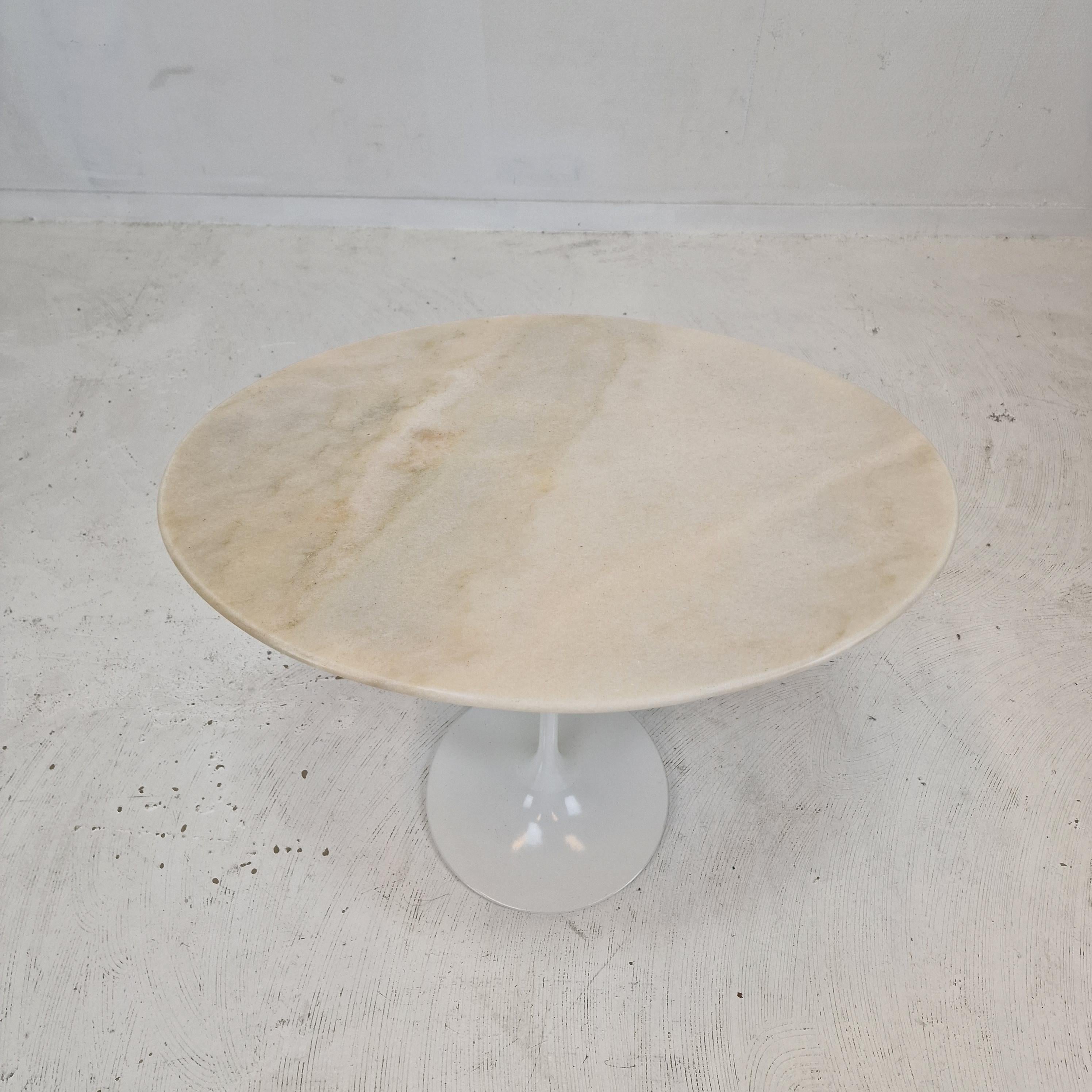 Metal Mid-Century Oval Marble Side Table by Eero Saarinen for Knoll For Sale