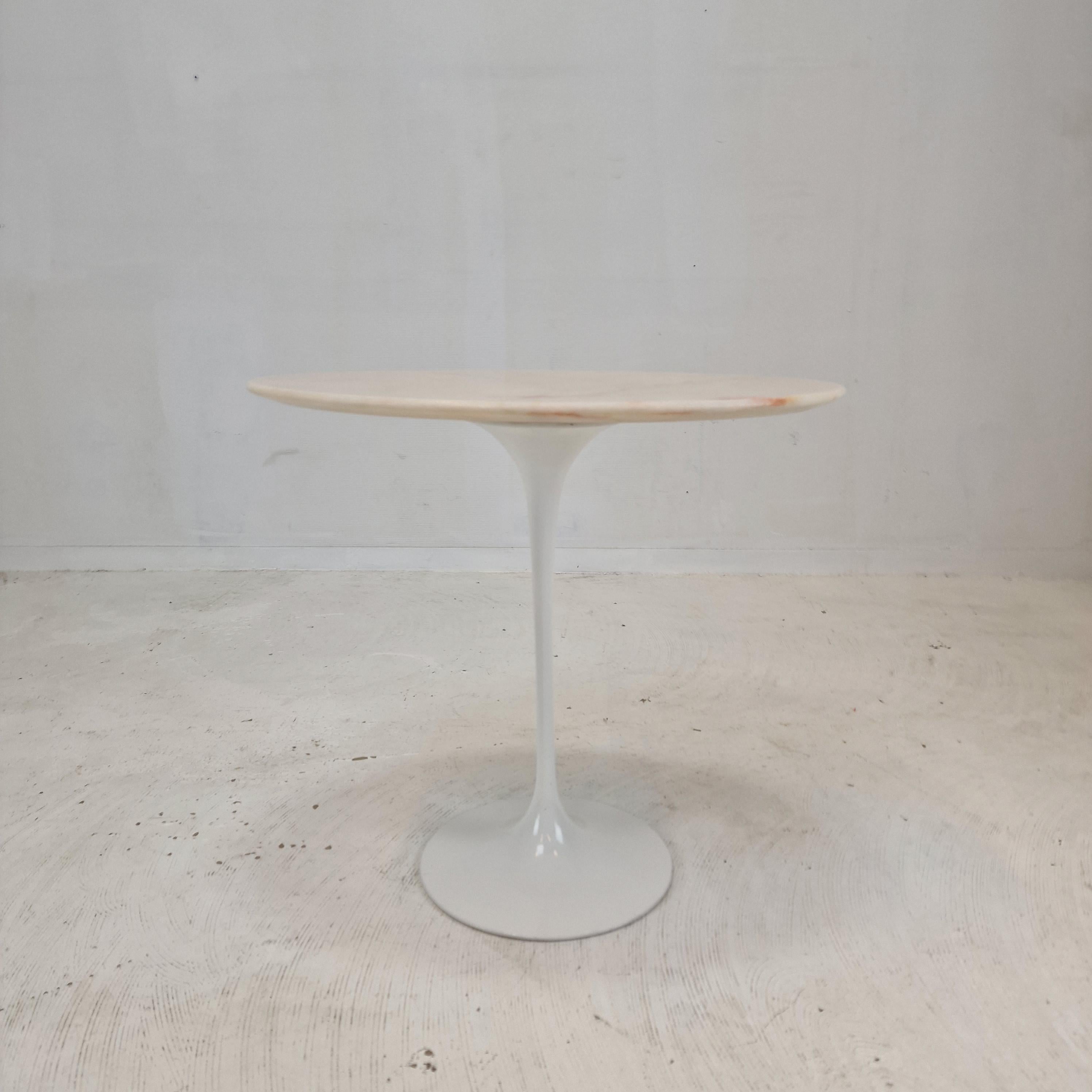 Mid-Century Oval Marble Side Table by Eero Saarinen for Knoll For Sale 1