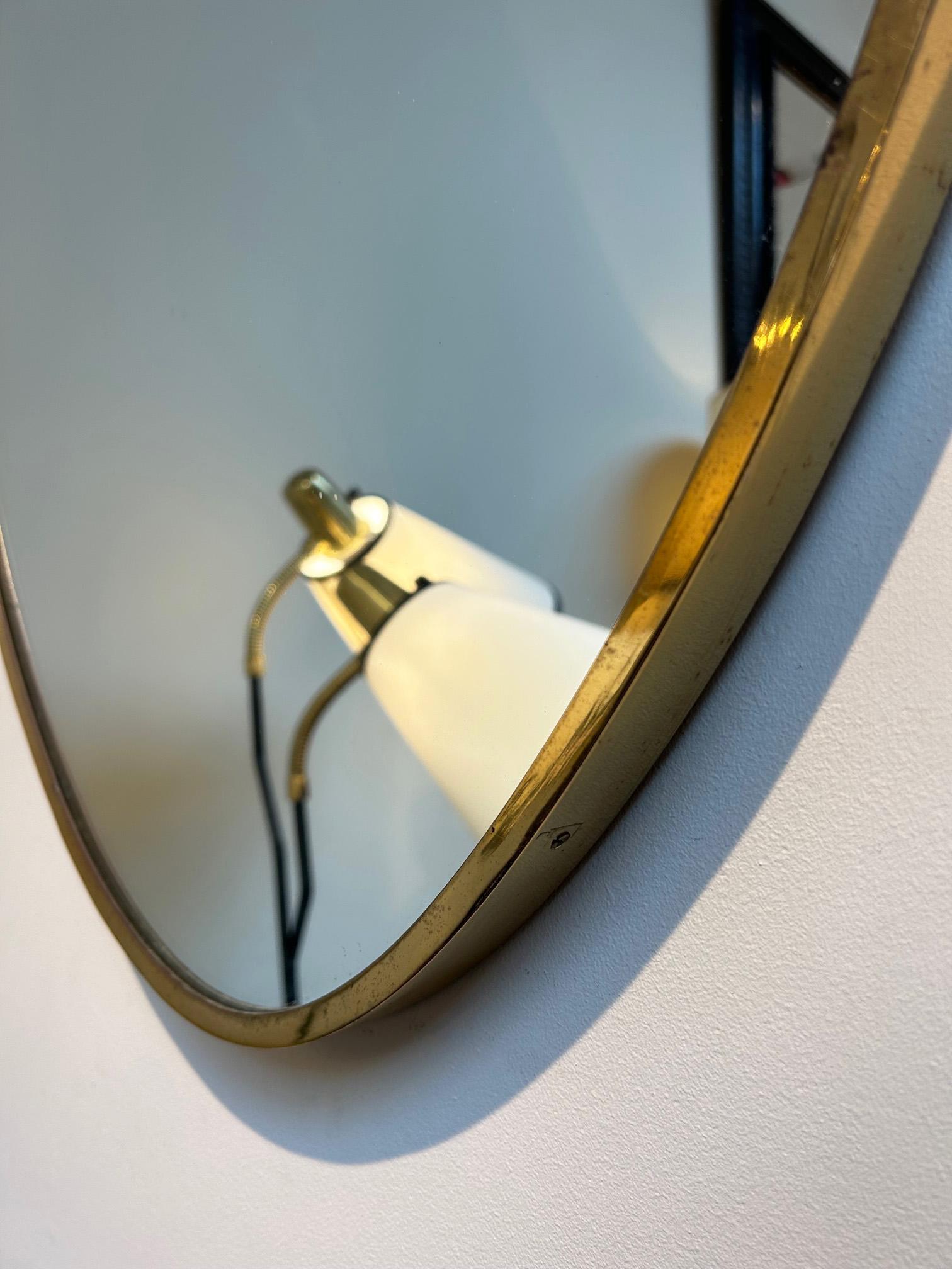 Miroir ovale du milieu du siècle Bon état - En vente à London, GB