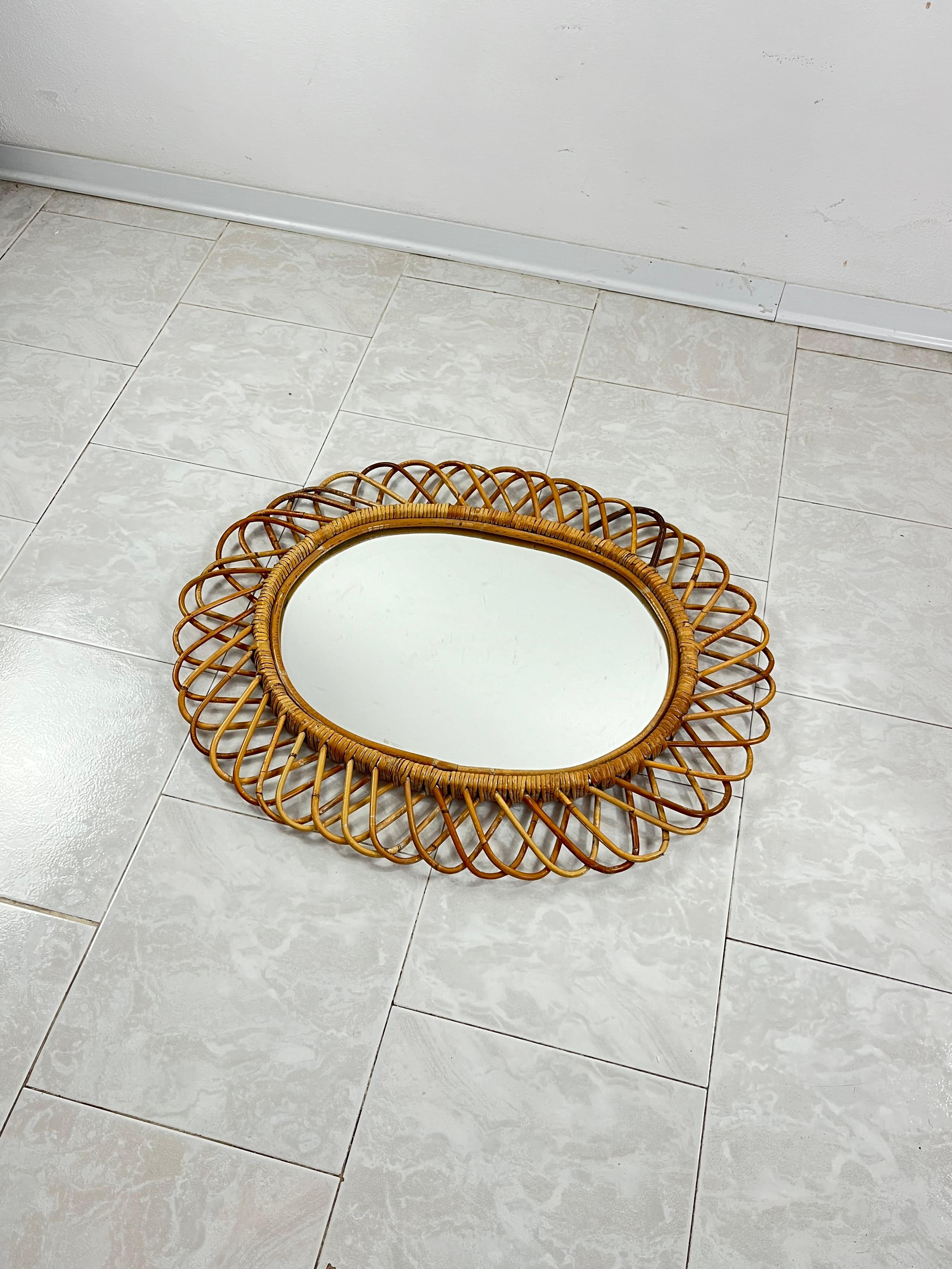Italiano Specchio ovale di metà secolo in rattan e bambù, attribuito a Franco Albini, anni '60 in vendita