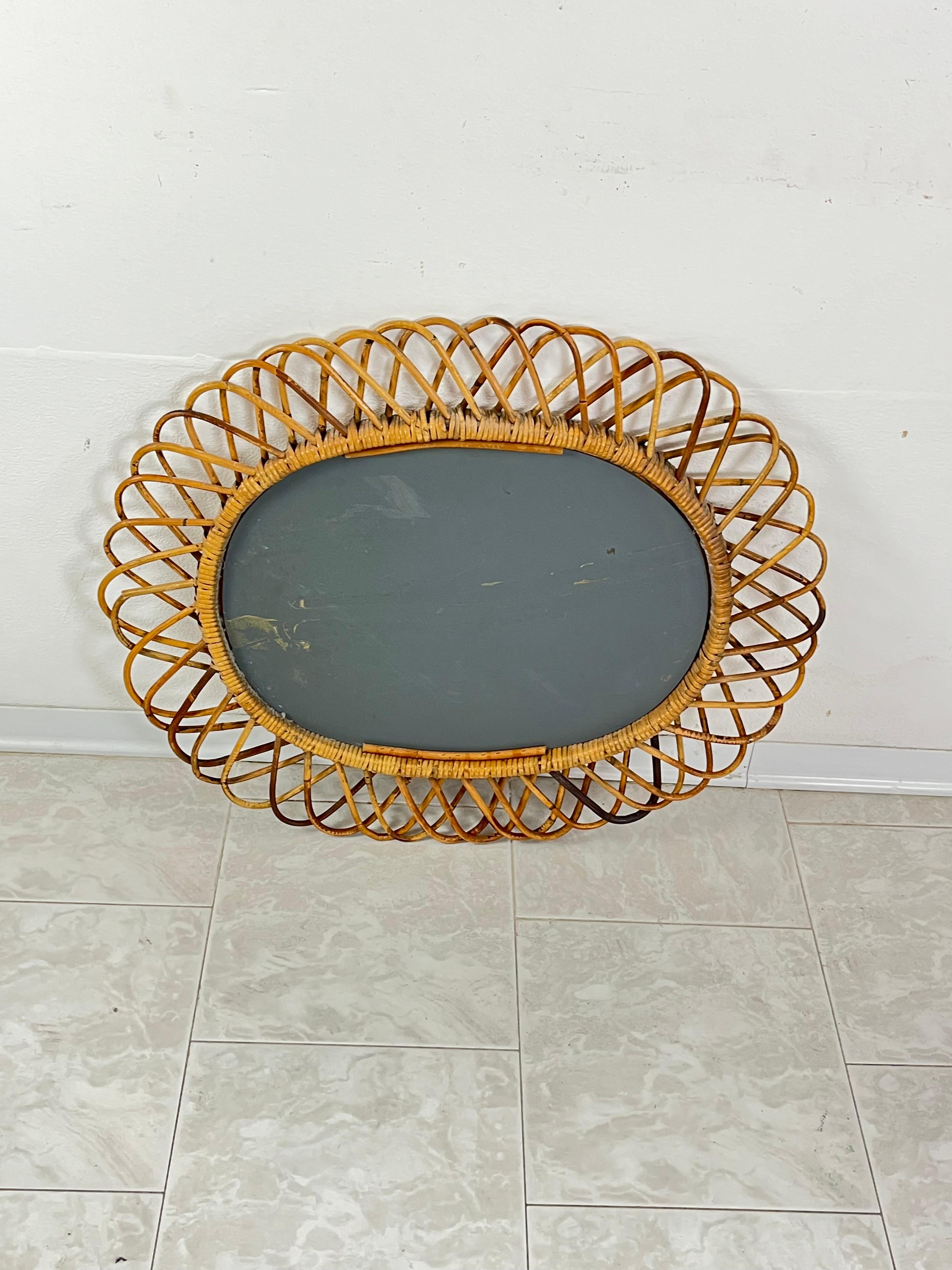 Bambù Specchio ovale di metà secolo in rattan e bambù, attribuito a Franco Albini, anni '60 in vendita