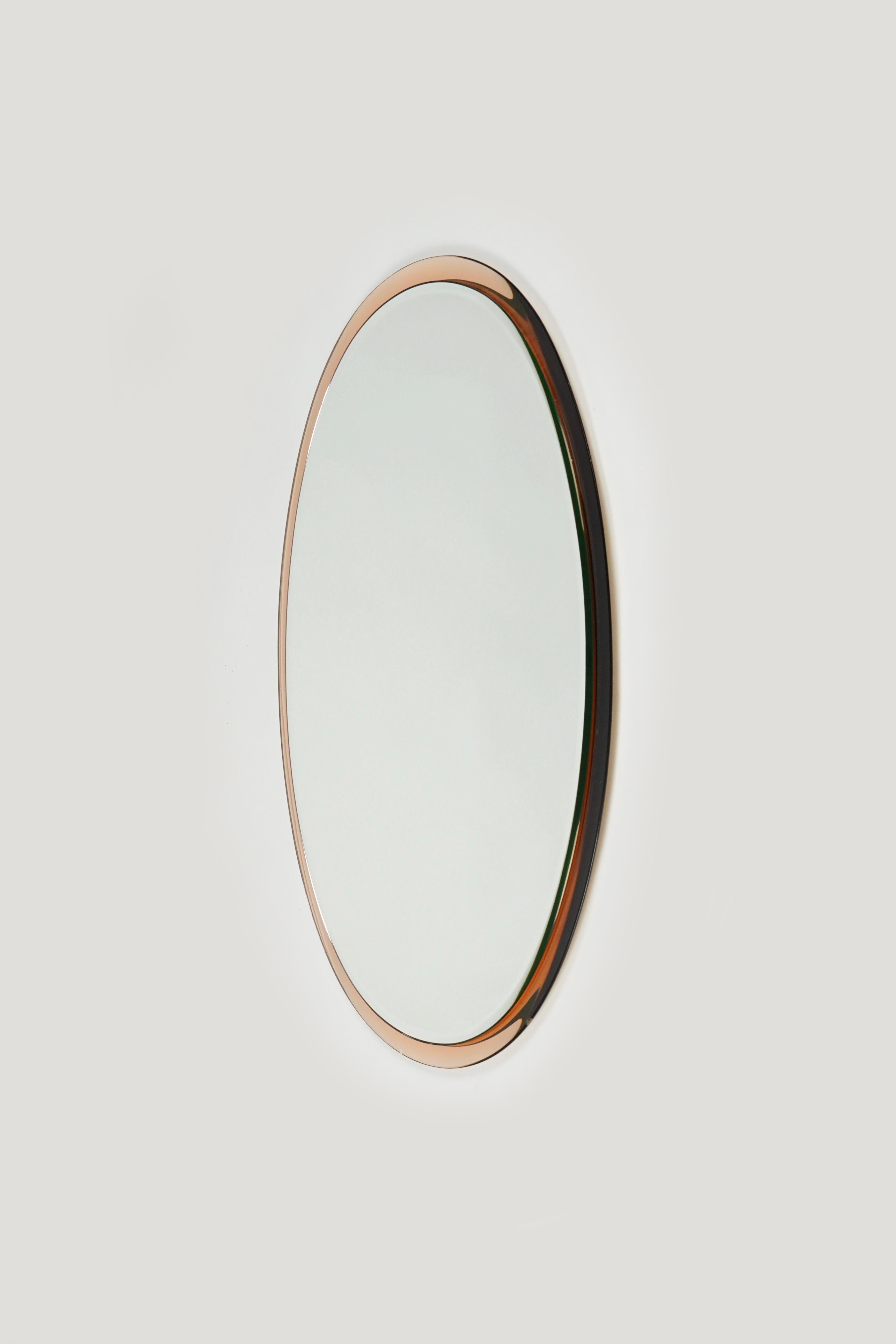 Mid-Century Oval Pink Wall Mirror by Metalvetro Galvorame, Italy, 1970s In Good Condition For Sale In Rome, IT
