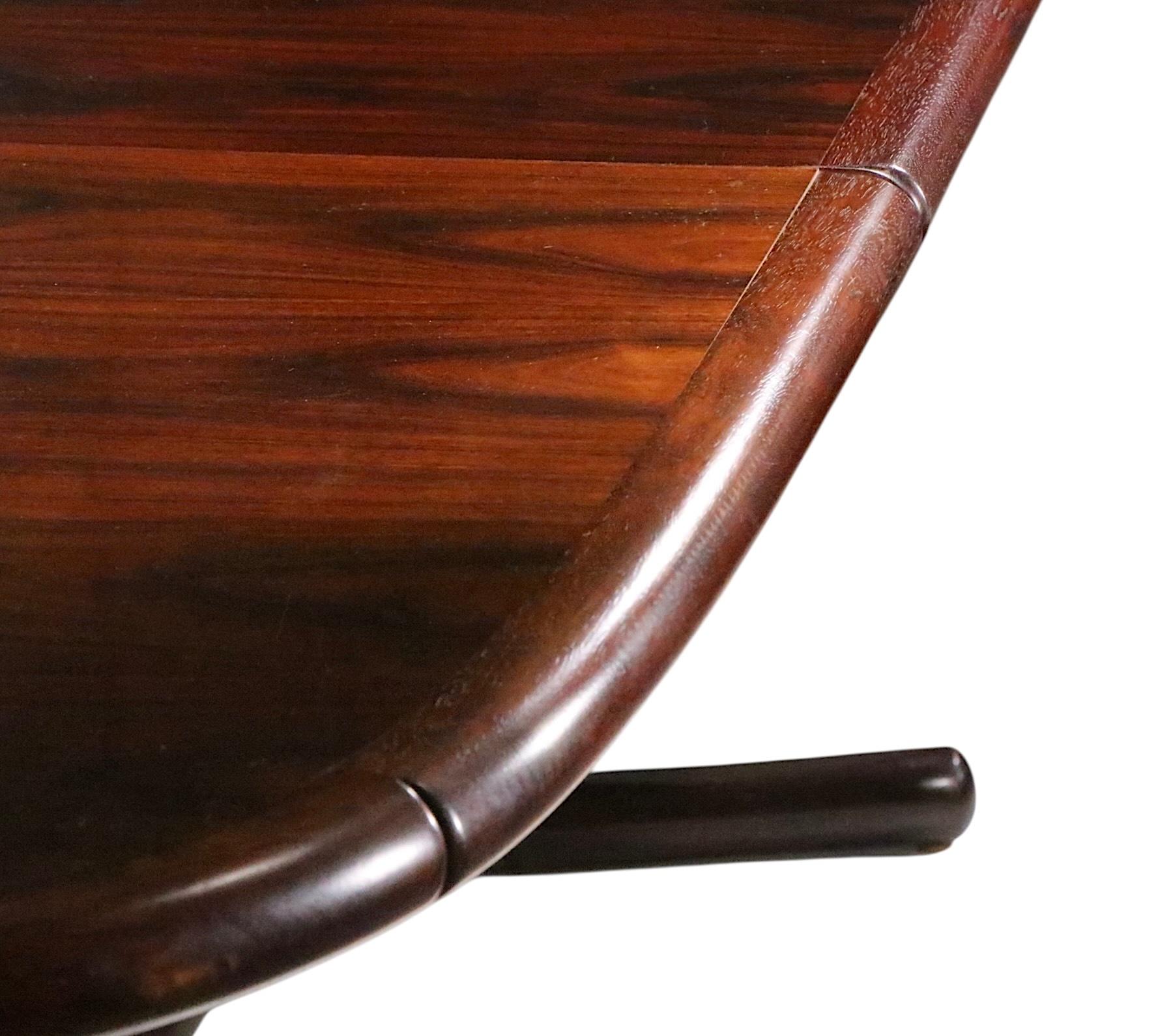 Palo de rosa ovalado de mediados de siglo  Mesa de comedor moderna danesa de Boltinge c. 1960/70 en Bueno estado para la venta en New York, NY