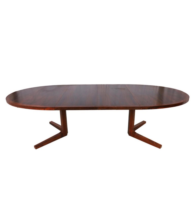 Mid Century Oval Rosewood Danish Modern Extension Dining Table 2 Leaves Dyrlund In Good Condition In BROOKLYN, NY
